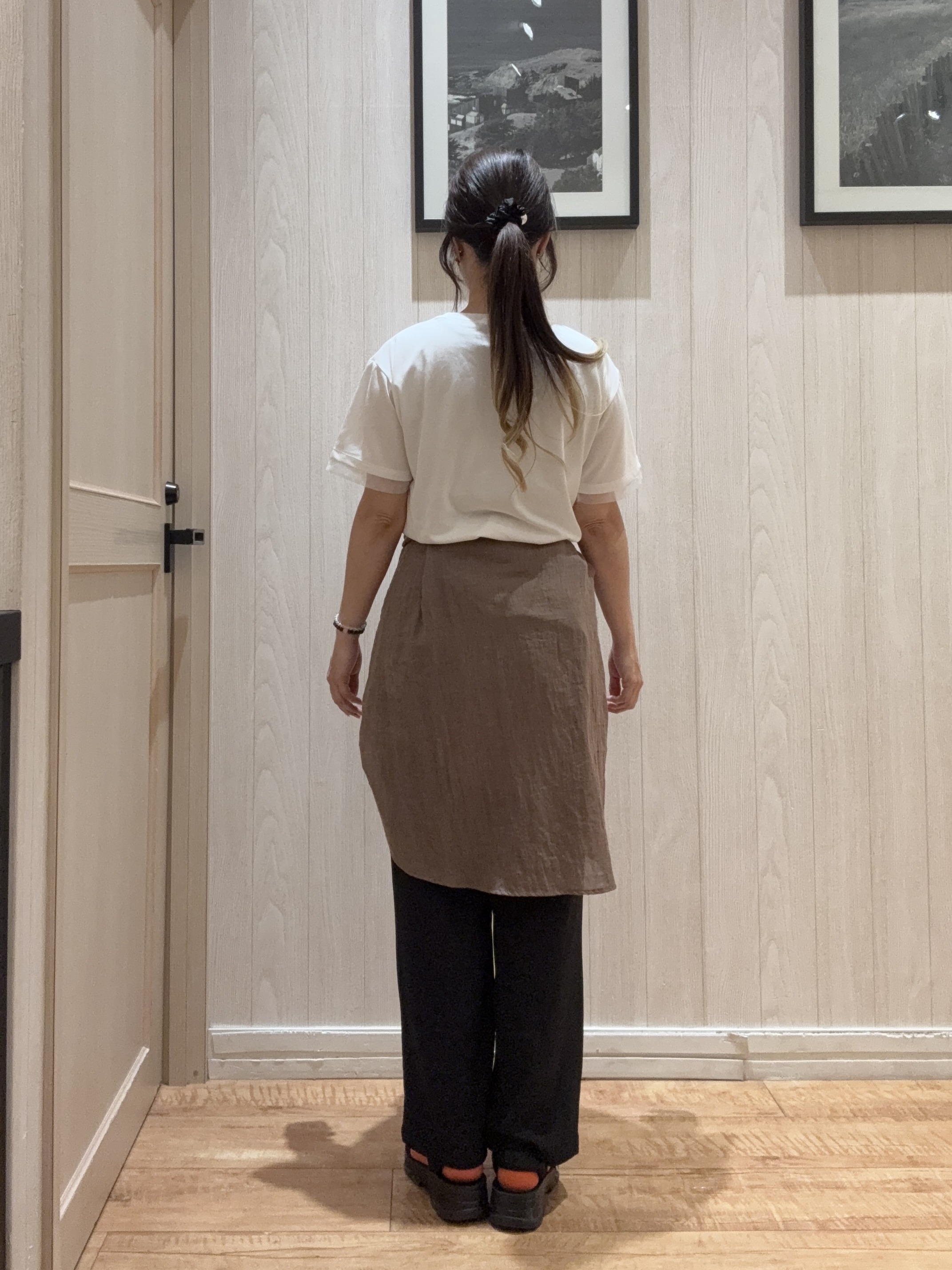 COSさんの「SHOO･LA･RUE｜【ひんやり/S-LL/洗濯機可】色・柄選べる お袖チュールレイヤード プリントアソートTシャツ」を使ったコーディネート