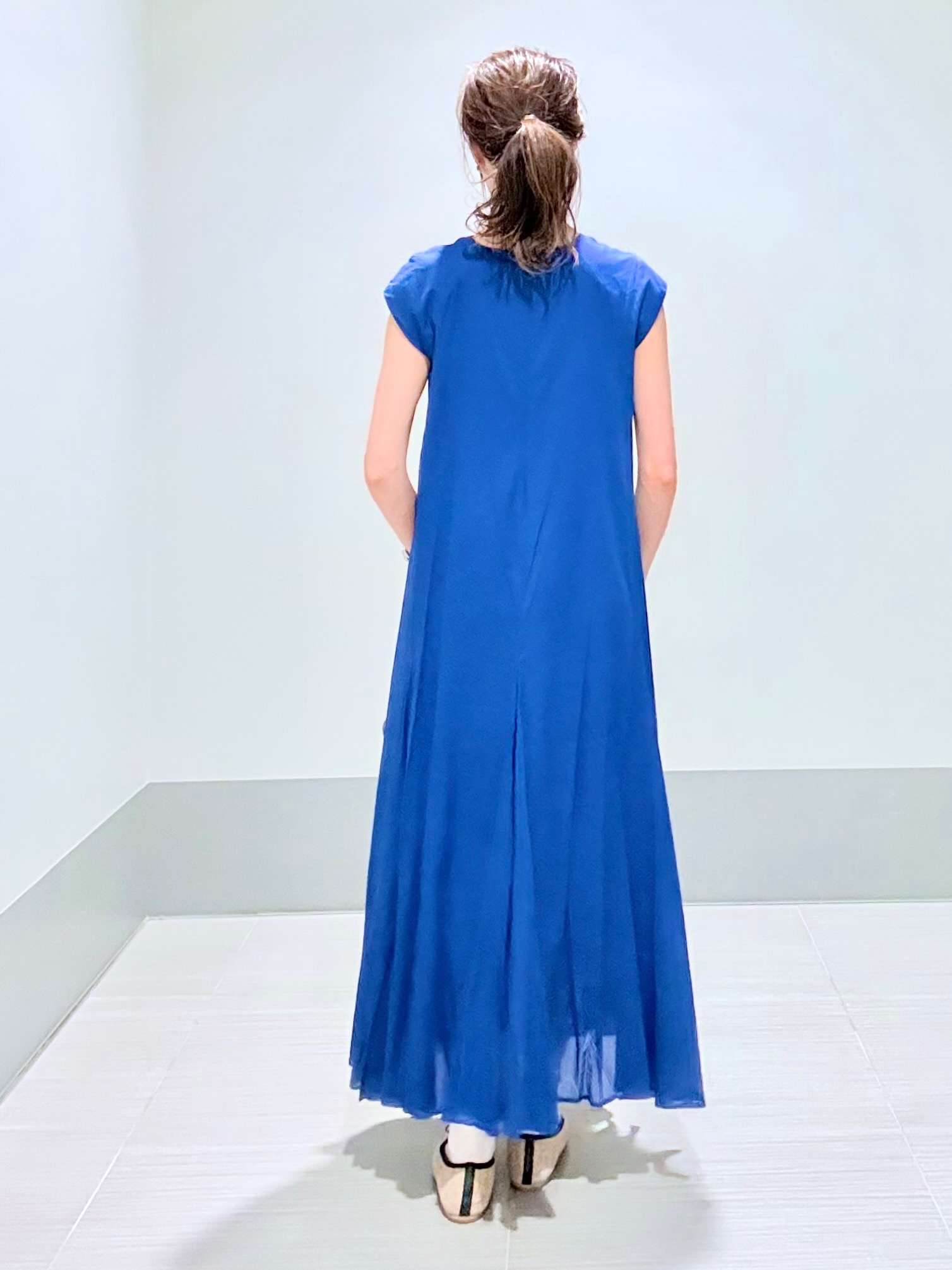 Yamaさんの「DRESSTERIOR｜【きれいめ/ウォッシャブル】コットンローンフレンチスリーブワンピ」を使ったコーディネート