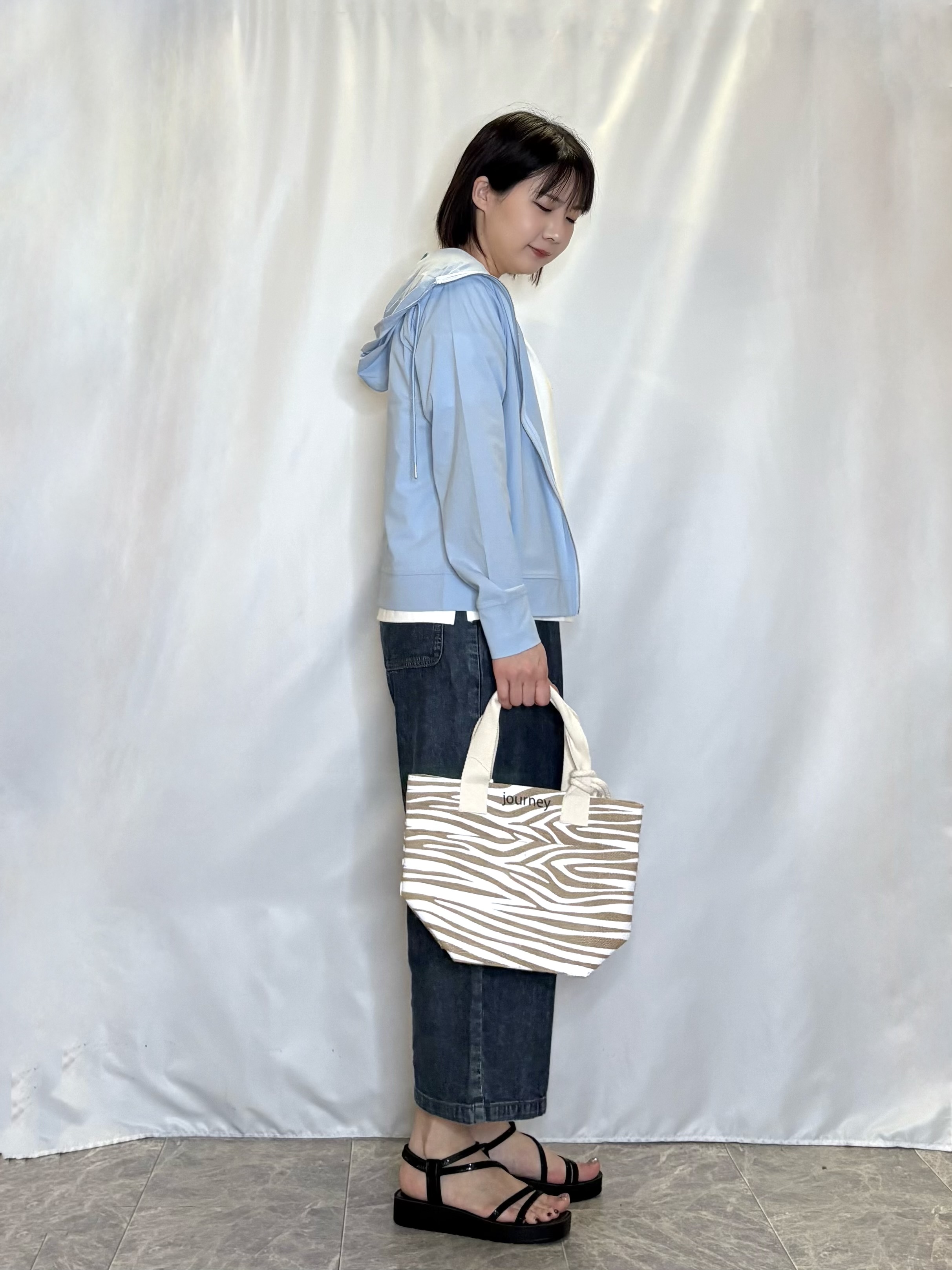 ネリさんの「SHOO･LA･RUE｜【UV/洗濯機可】日焼け対策も快適に 指穴つき ジップパーカー」を使ったコーディネート
