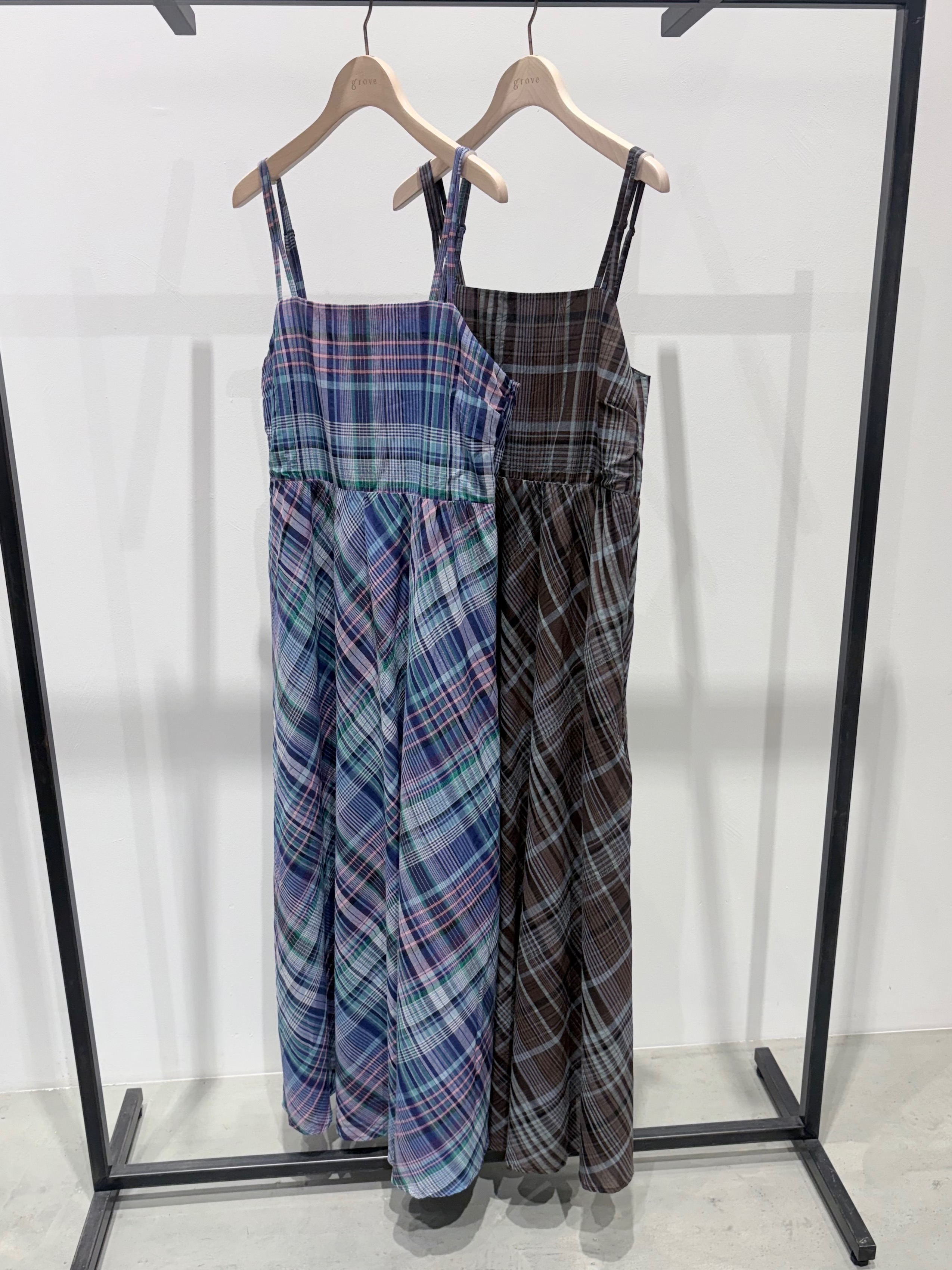 ARISAさんの「grove｜【二の腕カバー/すっきり見え・抗菌防臭/UVカット】きちんと素材のボートネックTシャツ」を使ったコーディネート