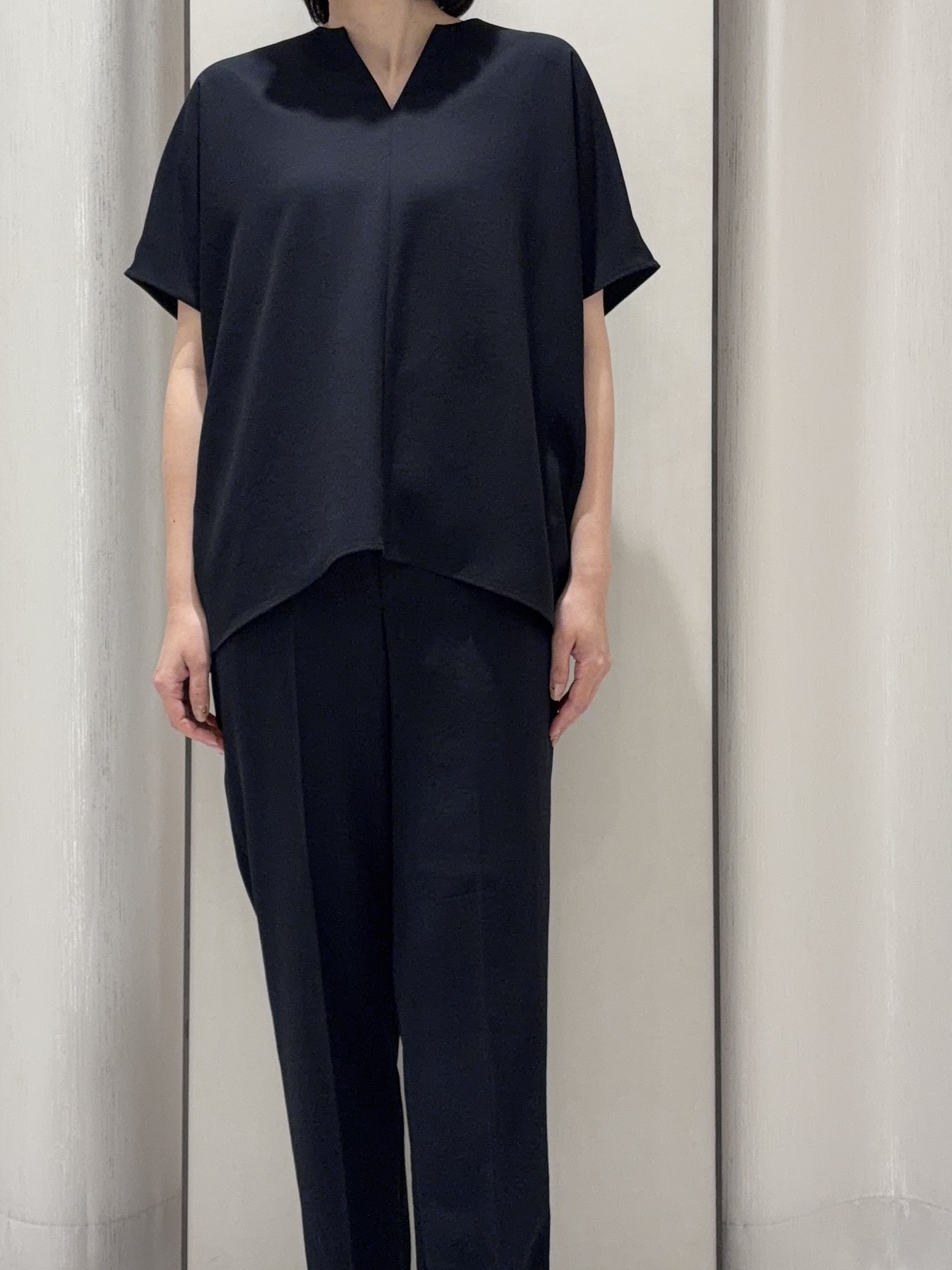 わたなべさんの「UNTITLED｜【UV/接触冷感/セットアップ可】リラクシーキーVネックブラウス」を使ったコーディネート