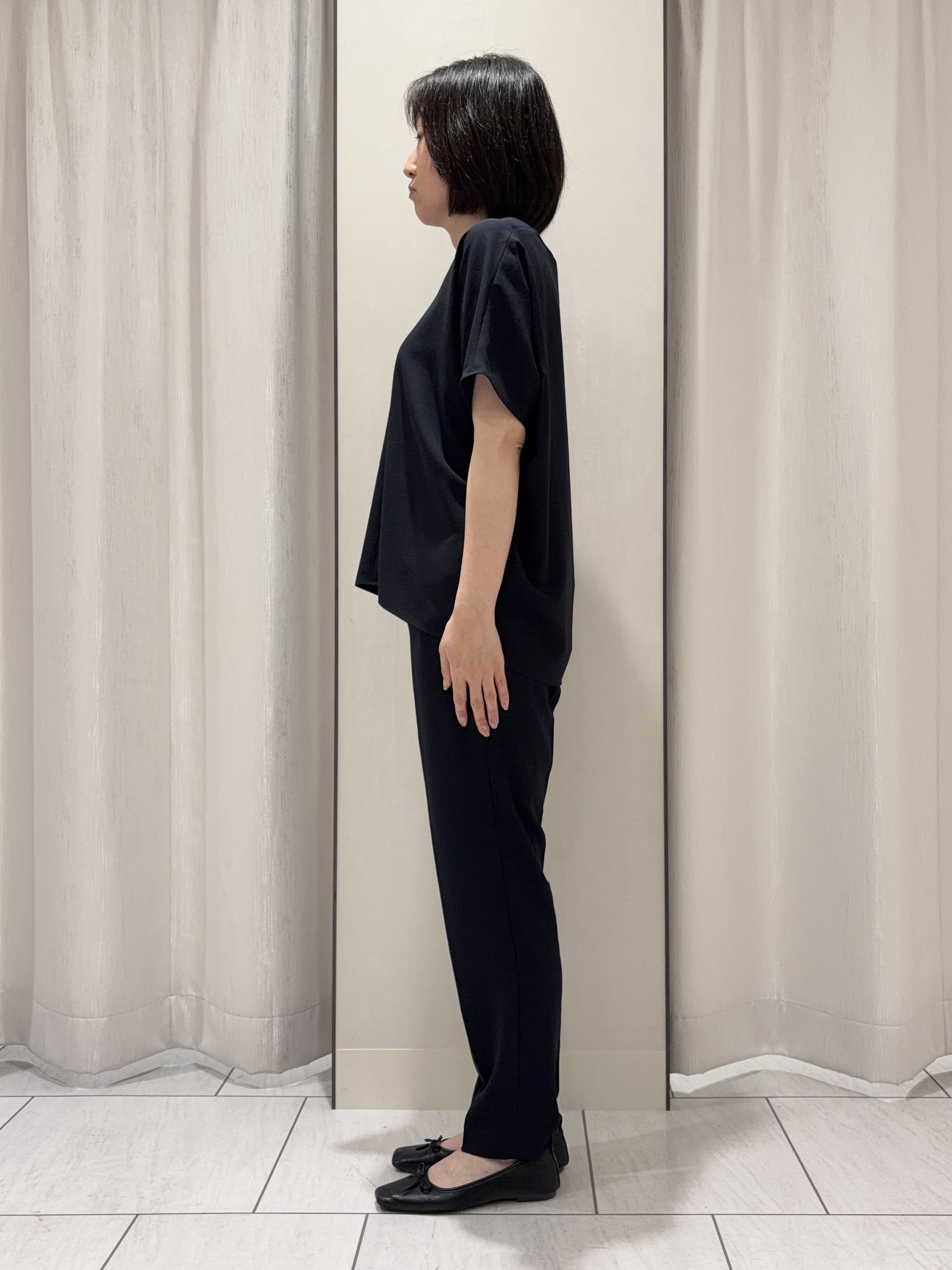 わたなべさんの「UNTITLED｜【UV/接触冷感/セットアップ可】リラクシーキーVネックブラウス」を使ったコーディネート