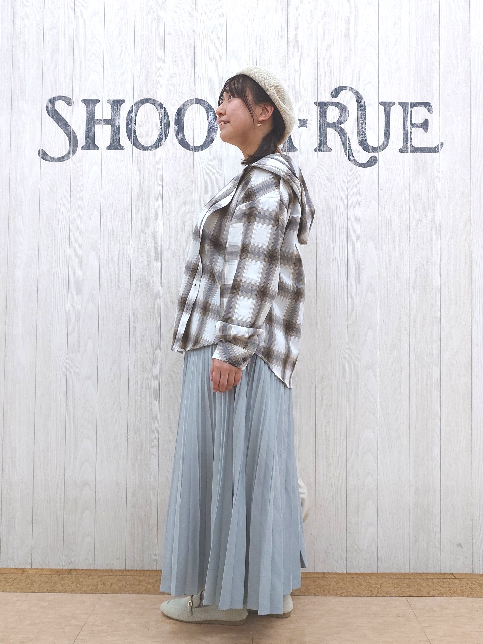 とろろさんの「SHOO･LA･RUE｜【UV/抗菌防臭/洗濯機可】小さめロゴの大人スムースロンT」を使ったコーディネート