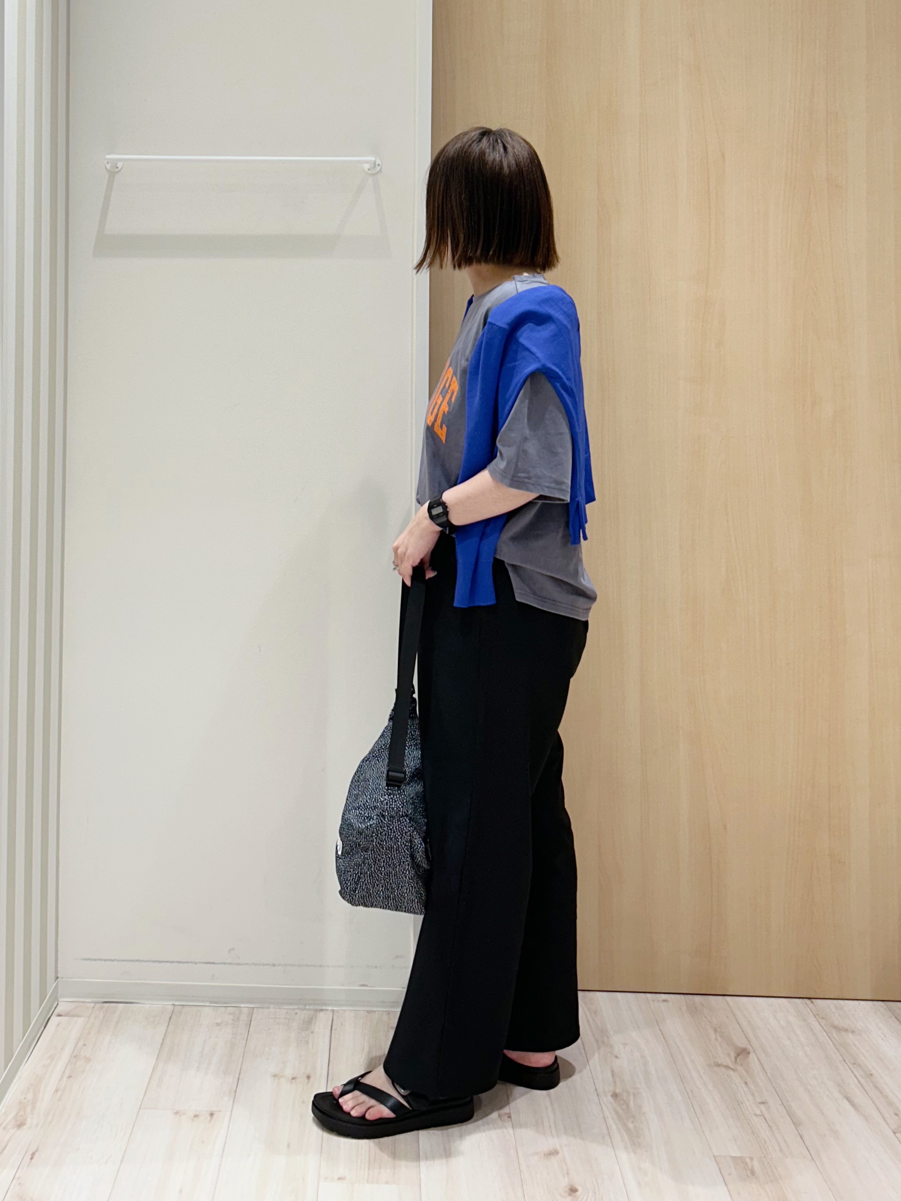 maaaさんの「SHOO･LA･RUE｜【洗濯機可/UV】さらっとしたタッチが心地よい ショート丈 Vネックカーディガン」を使ったコーディネート