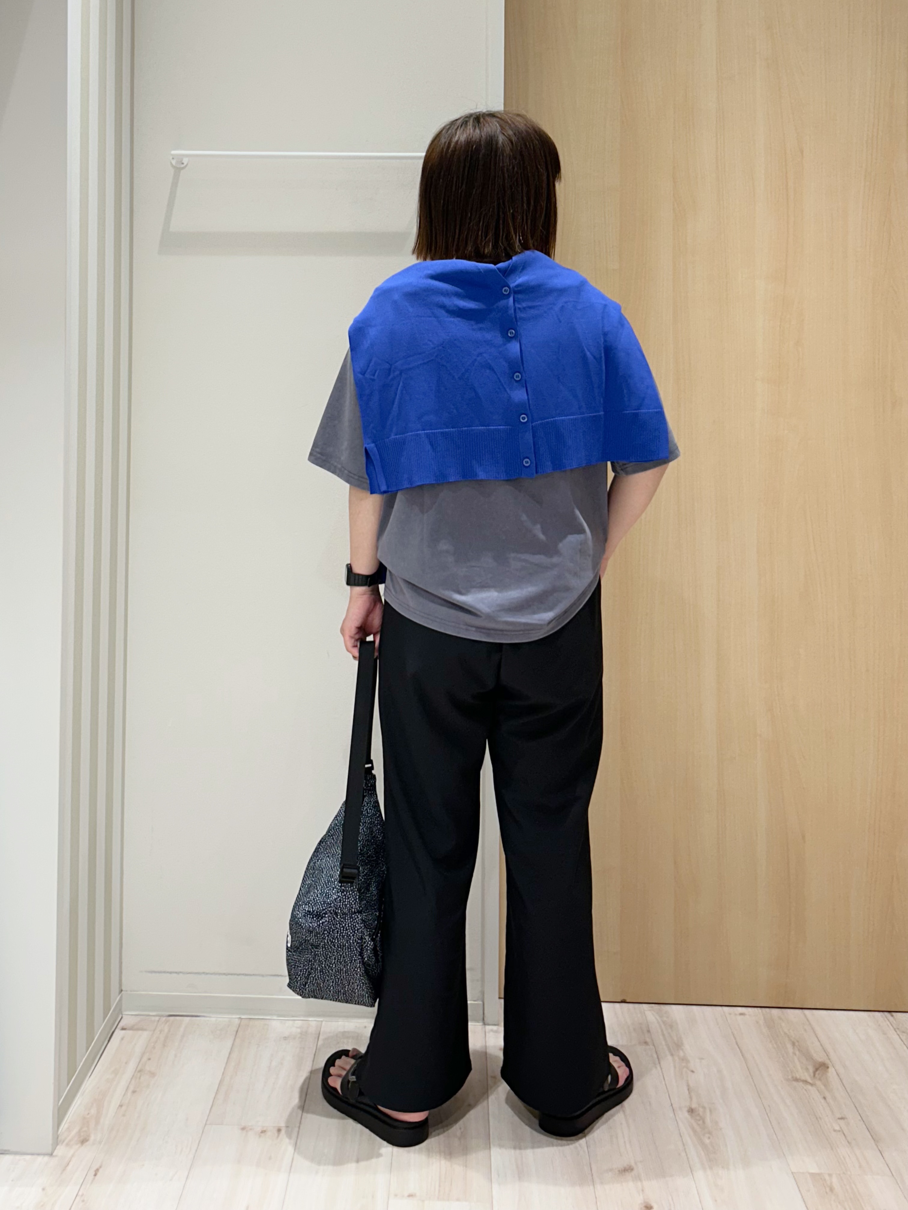 maaaさんの「SHOO･LA･RUE｜【洗濯機可/UV】さらっとしたタッチが心地よい ショート丈 Vネックカーディガン」を使ったコーディネート
