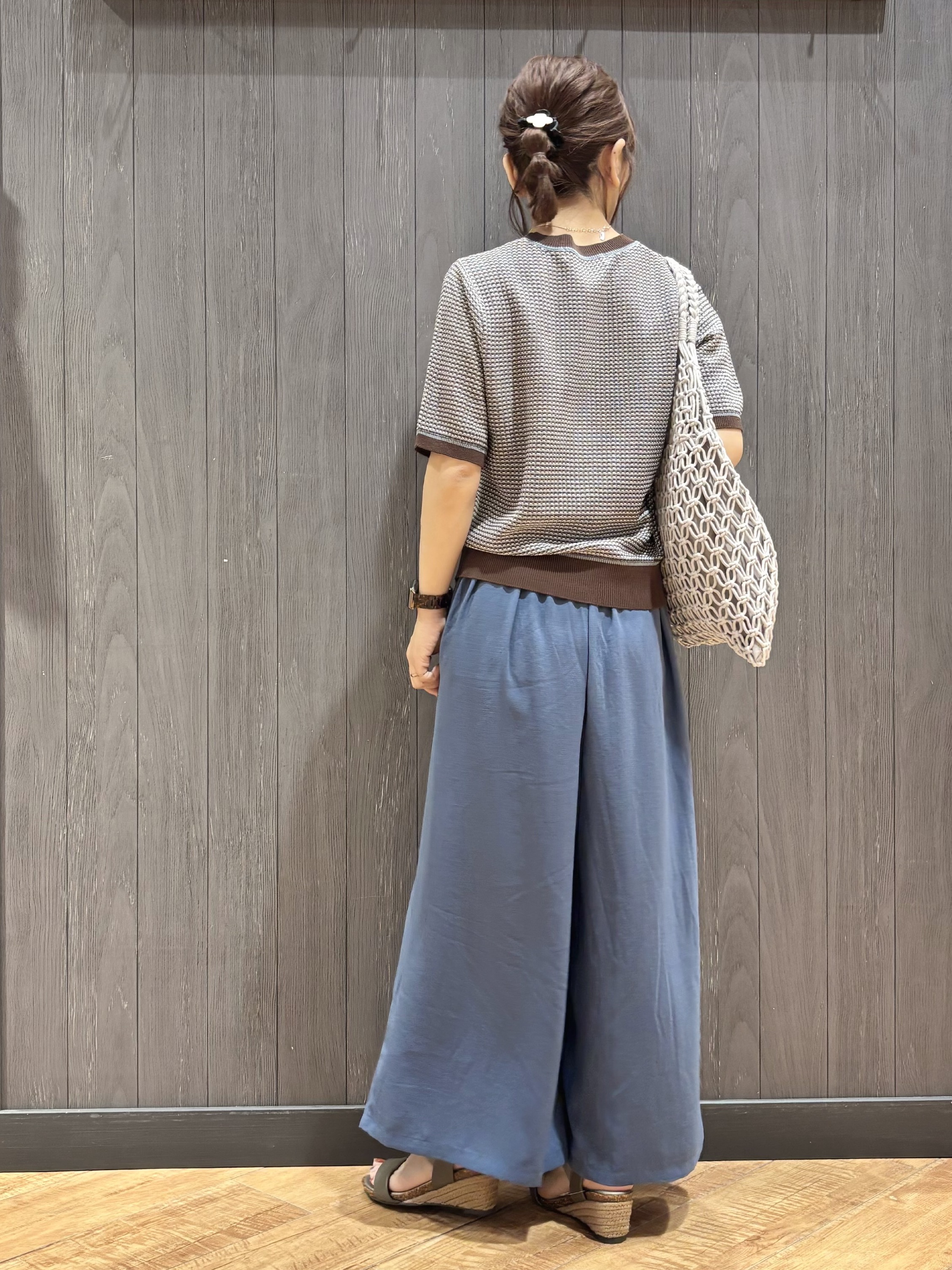 meiさんの「SHOO･LA･RUE｜【洗濯機可/S-LL】金ボタンが上品 カノコ編み配色クルーネックニット」を使ったコーディネート
