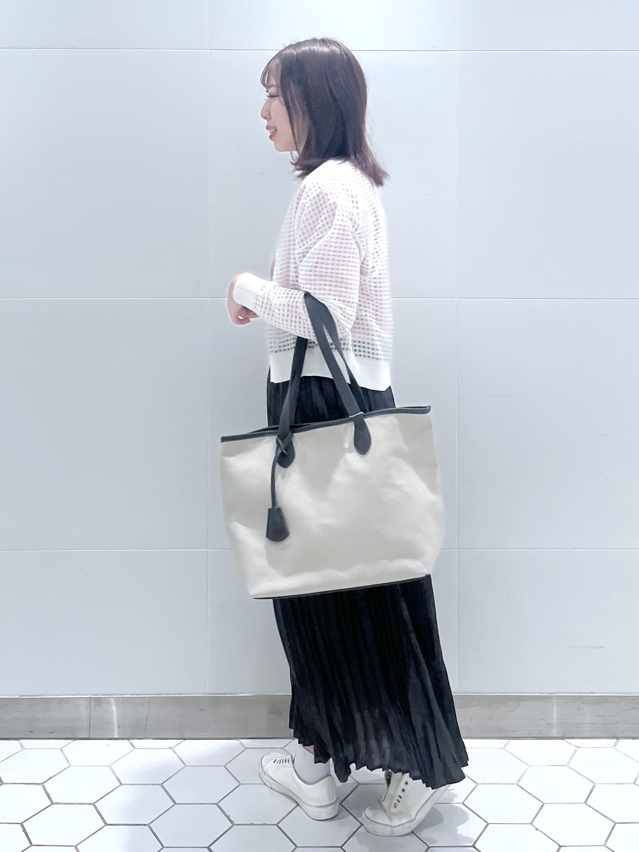 Makinoさんの「Dessin｜【洗える】チェック柄シアークルーネックカーディガン」を使ったコーディネート