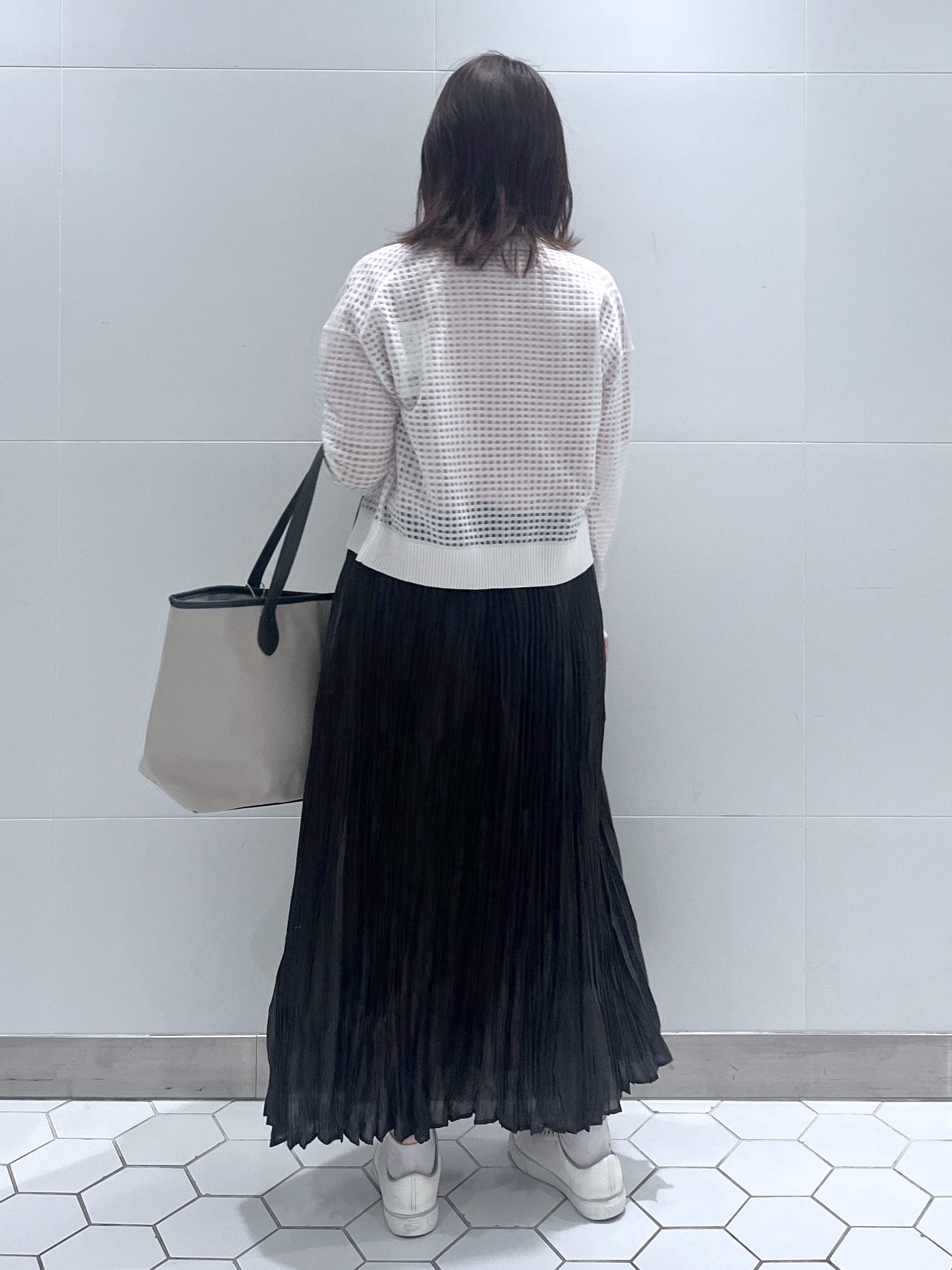 Makinoさんの「Dessin｜【洗える】チェック柄シアークルーネックカーディガン」を使ったコーディネート
