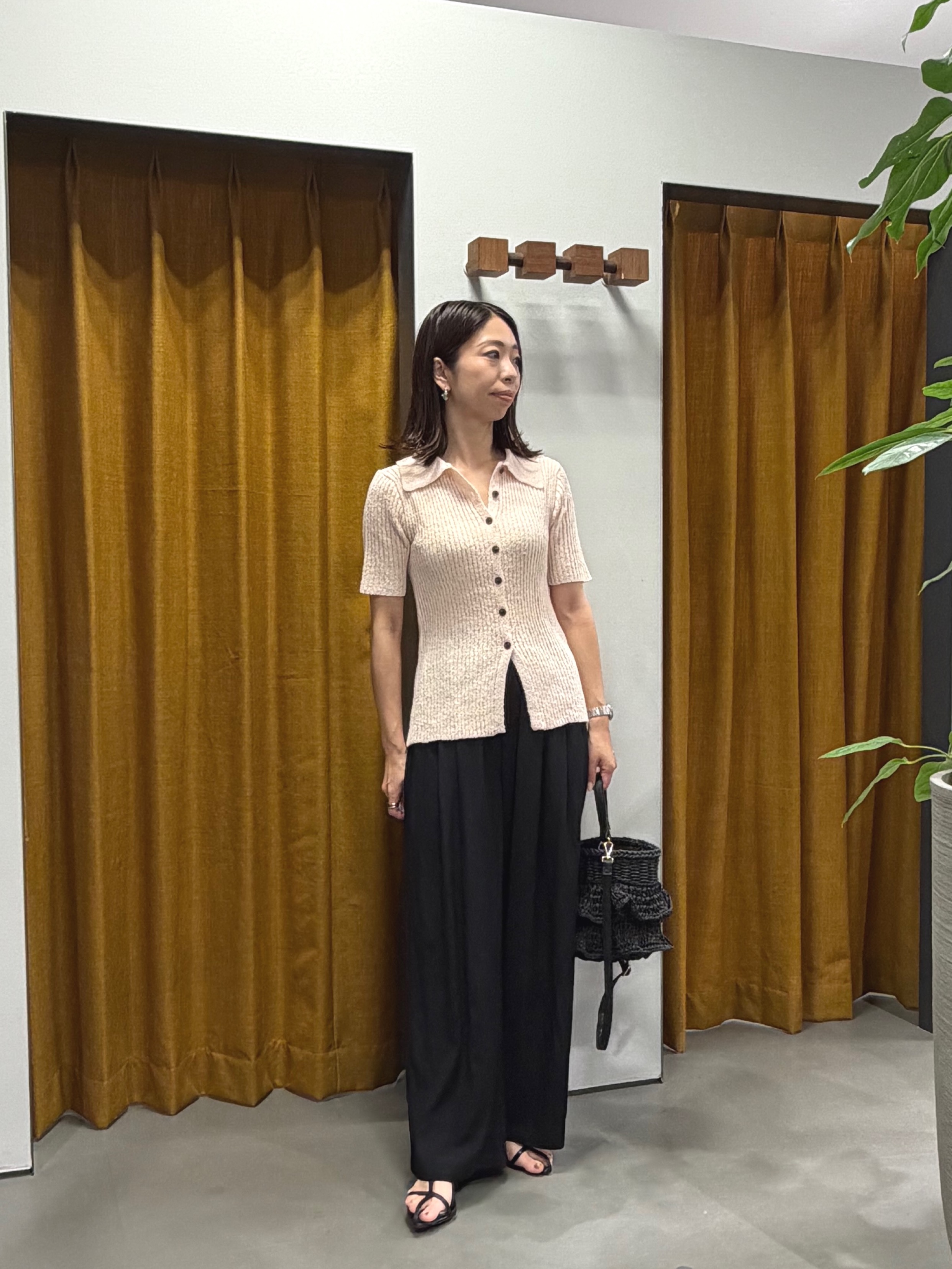 Mikoさんの「INDIVI｜ハーフスリーブポロニットカーデ」を使ったコーディネート