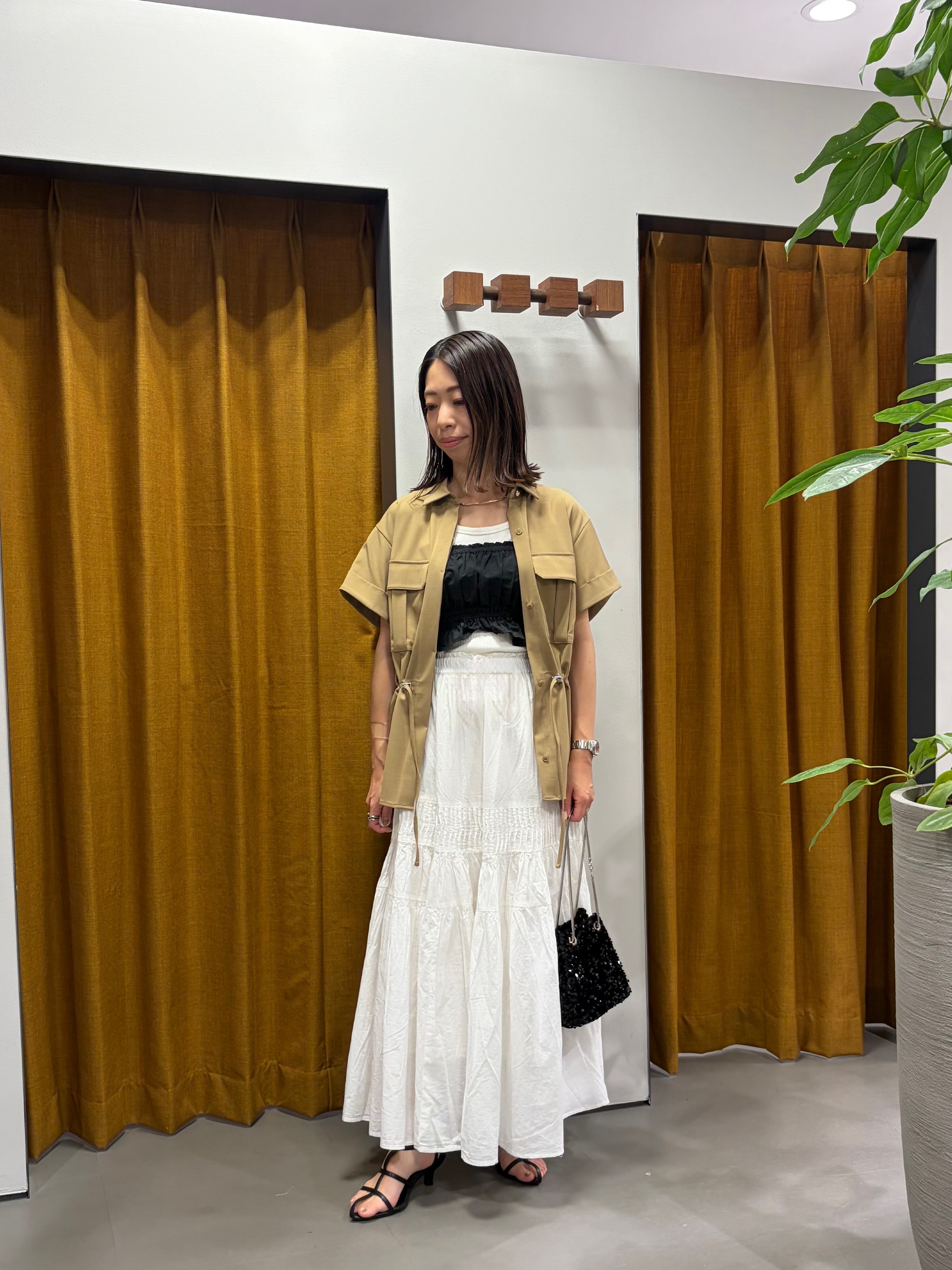 Mikoさんの「INDIVI｜Comfy SET UP｜サファリシャツ【セットアップ対応／通勤／カセット服／接触冷感／UVカット】」を使ったコーディネート