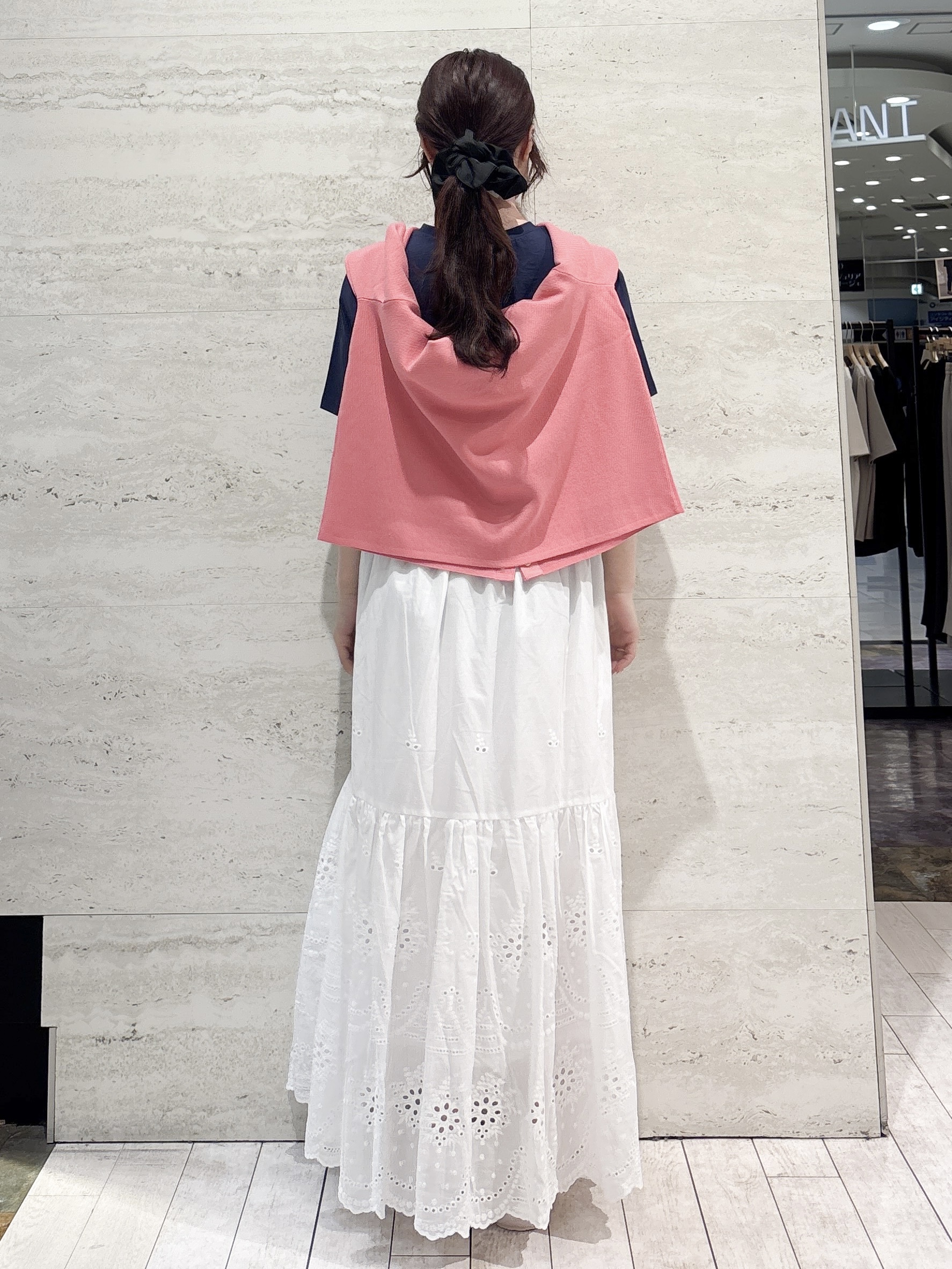 かほさんの「OPAQUE.CLIP｜アソートロゴTシャツ【洗濯機OK】」を使ったコーディネート