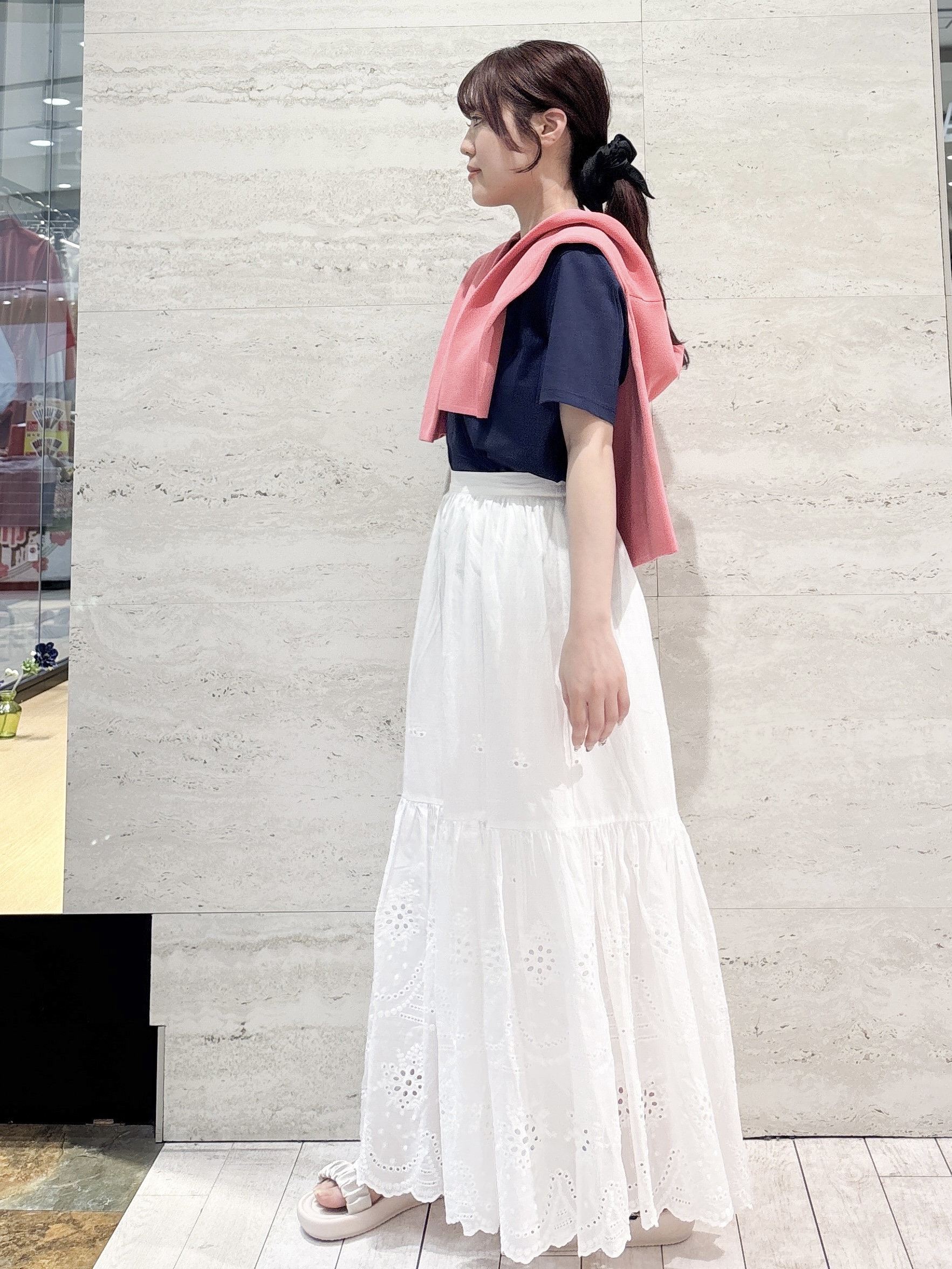 かほさんの「OPAQUE.CLIP｜アソートロゴTシャツ【洗濯機OK】」を使ったコーディネート