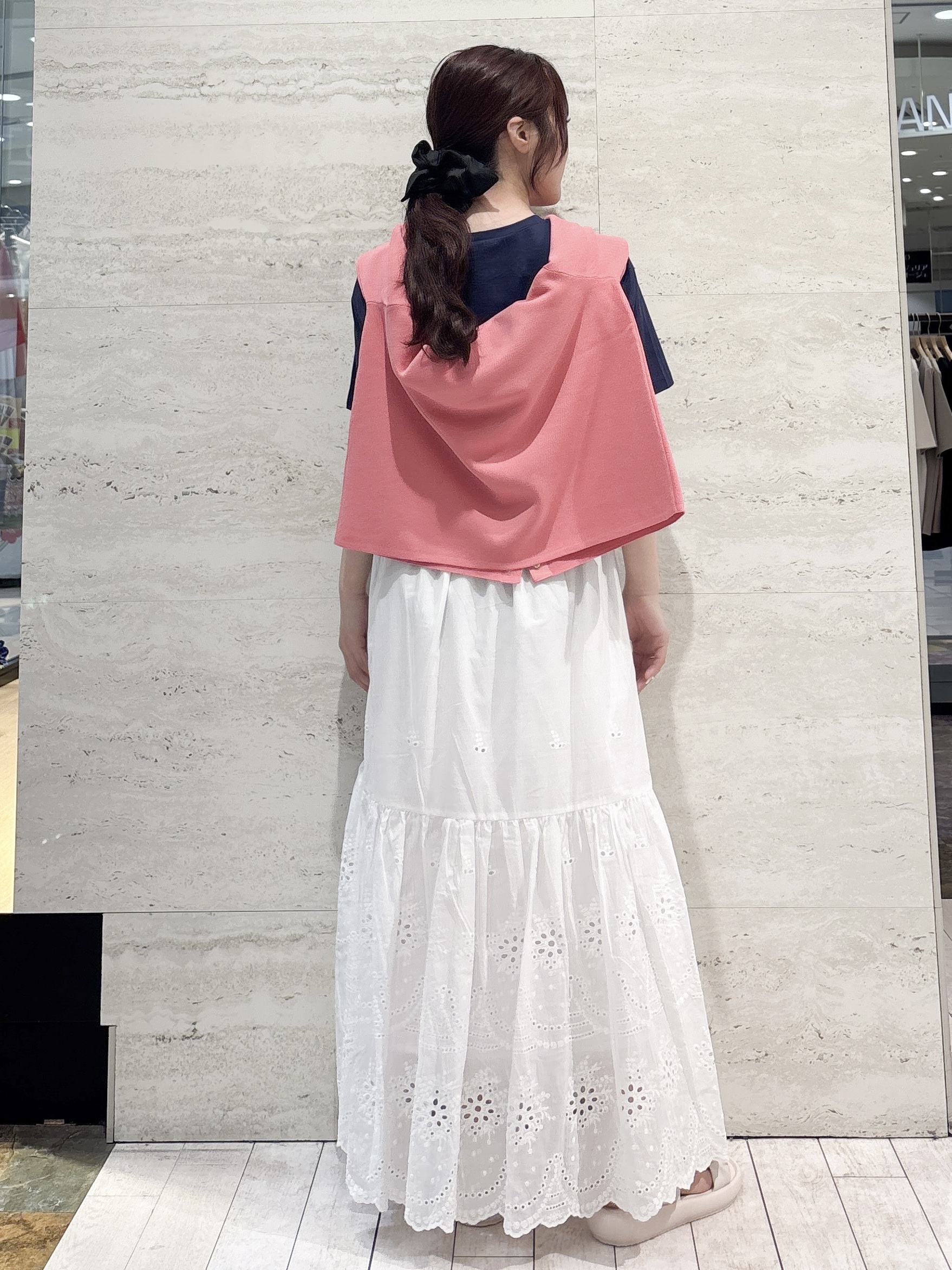 かほさんの「OPAQUE.CLIP｜アソートロゴTシャツ【洗濯機OK】」を使ったコーディネート