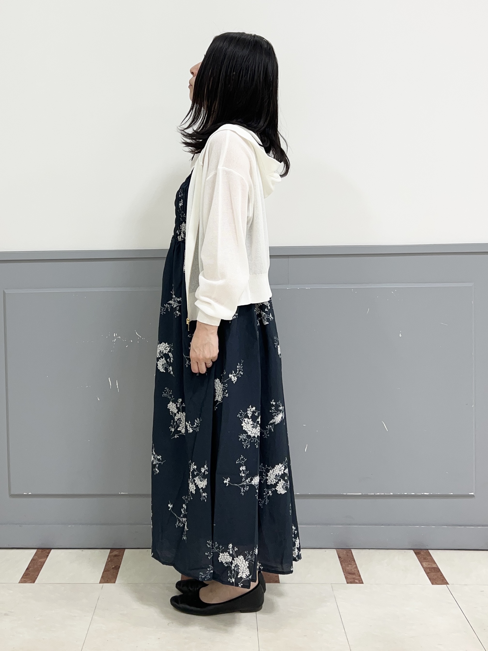 yuuさんの「grove｜【洗濯機OK・UVカット】大人の抜け感、シアーニットフードパーカ」を使ったコーディネート