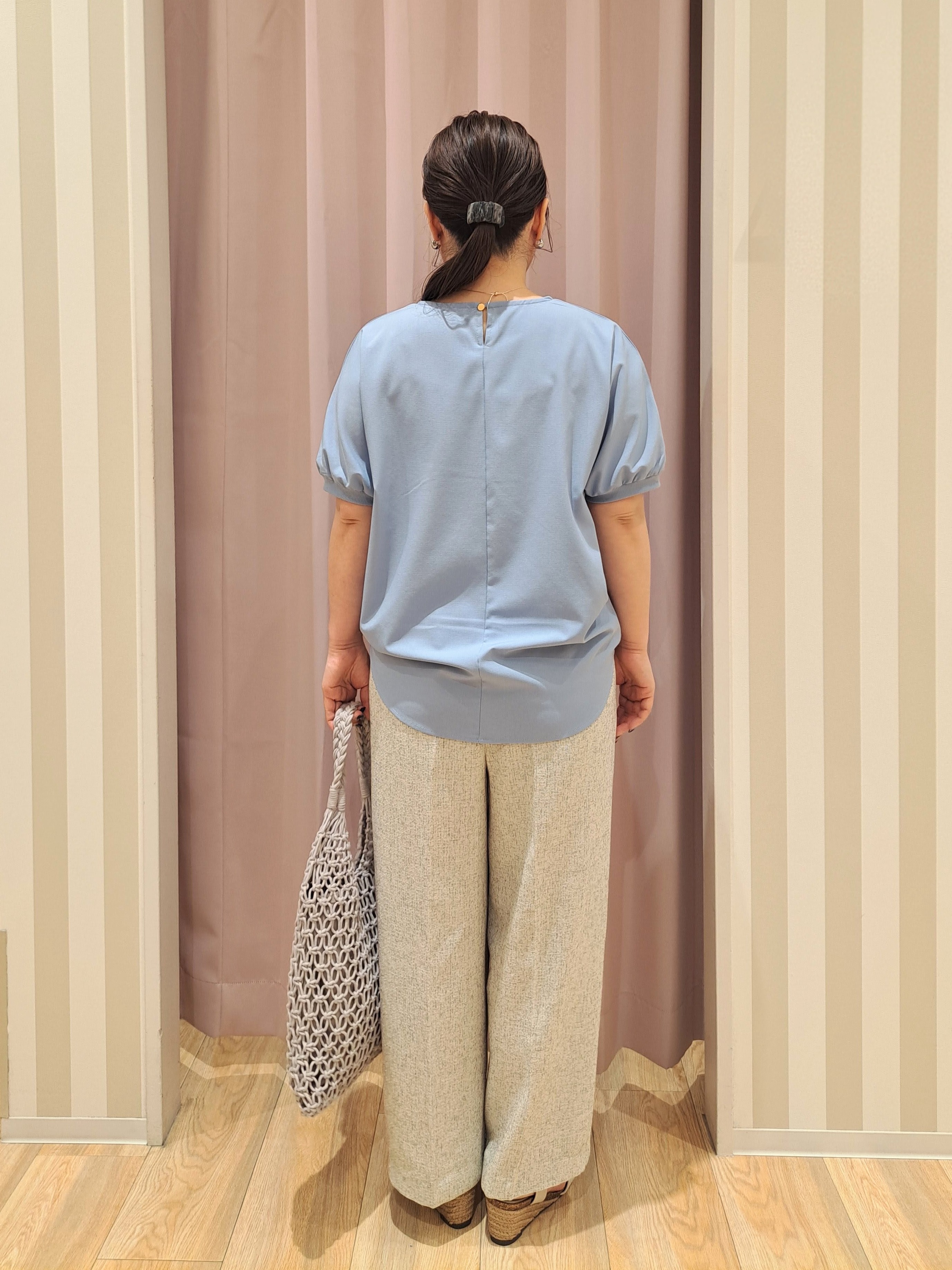 sho*さんの「SHOO･LA･RUE｜【洗濯後しわになりにくい】インせず着られる さらっとタッチのドルマンブラウス」を使ったコーディネート
