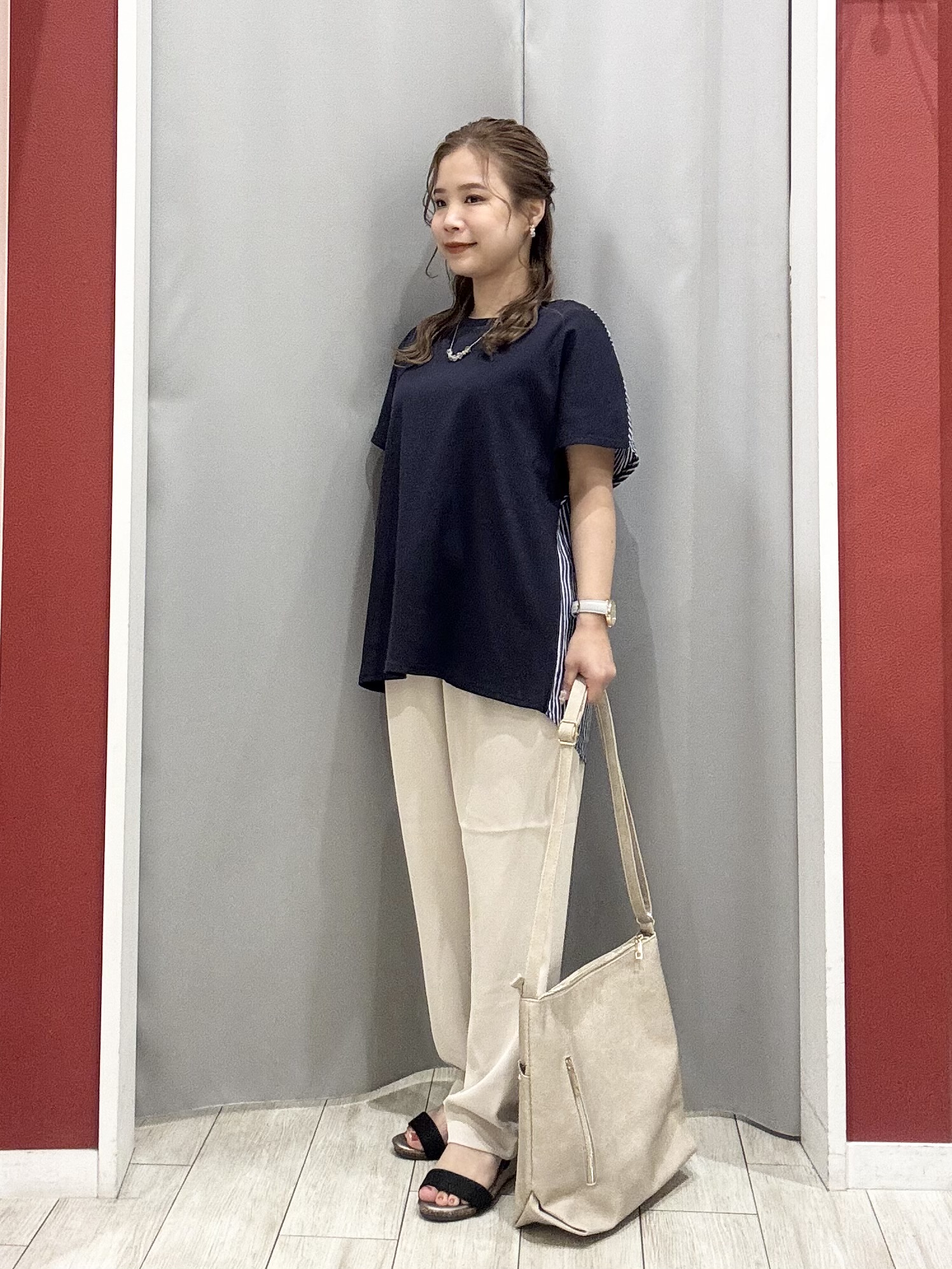 shioさんの「SHOO･LA･RUE｜【体型カバー/S-LL】インせず着られる 前後素材切替Tシャツ」を使ったコーディネート
