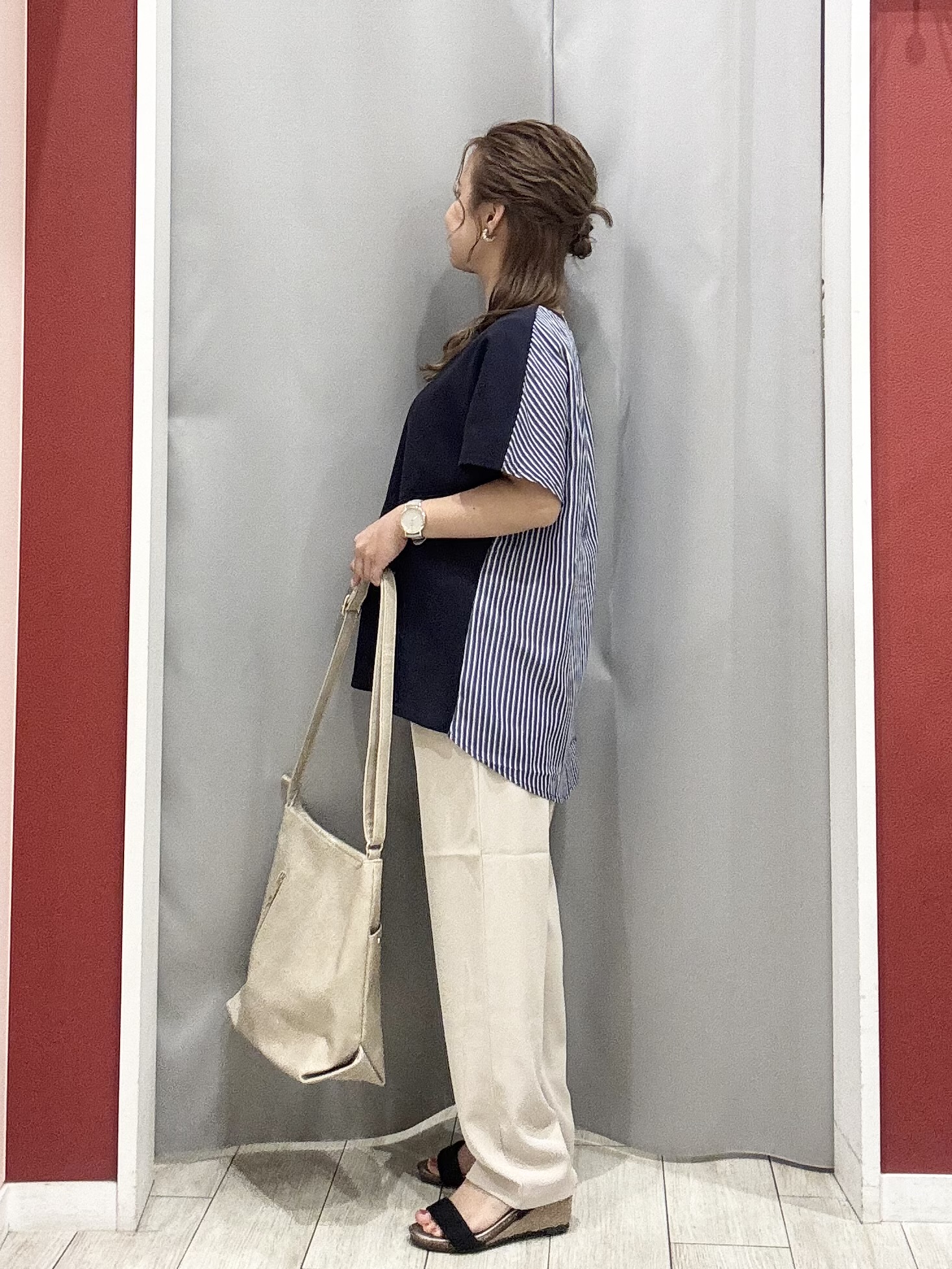 shioさんの「SHOO･LA･RUE｜【体型カバー/S-LL】インせず着られる 前後素材切替Tシャツ」を使ったコーディネート
