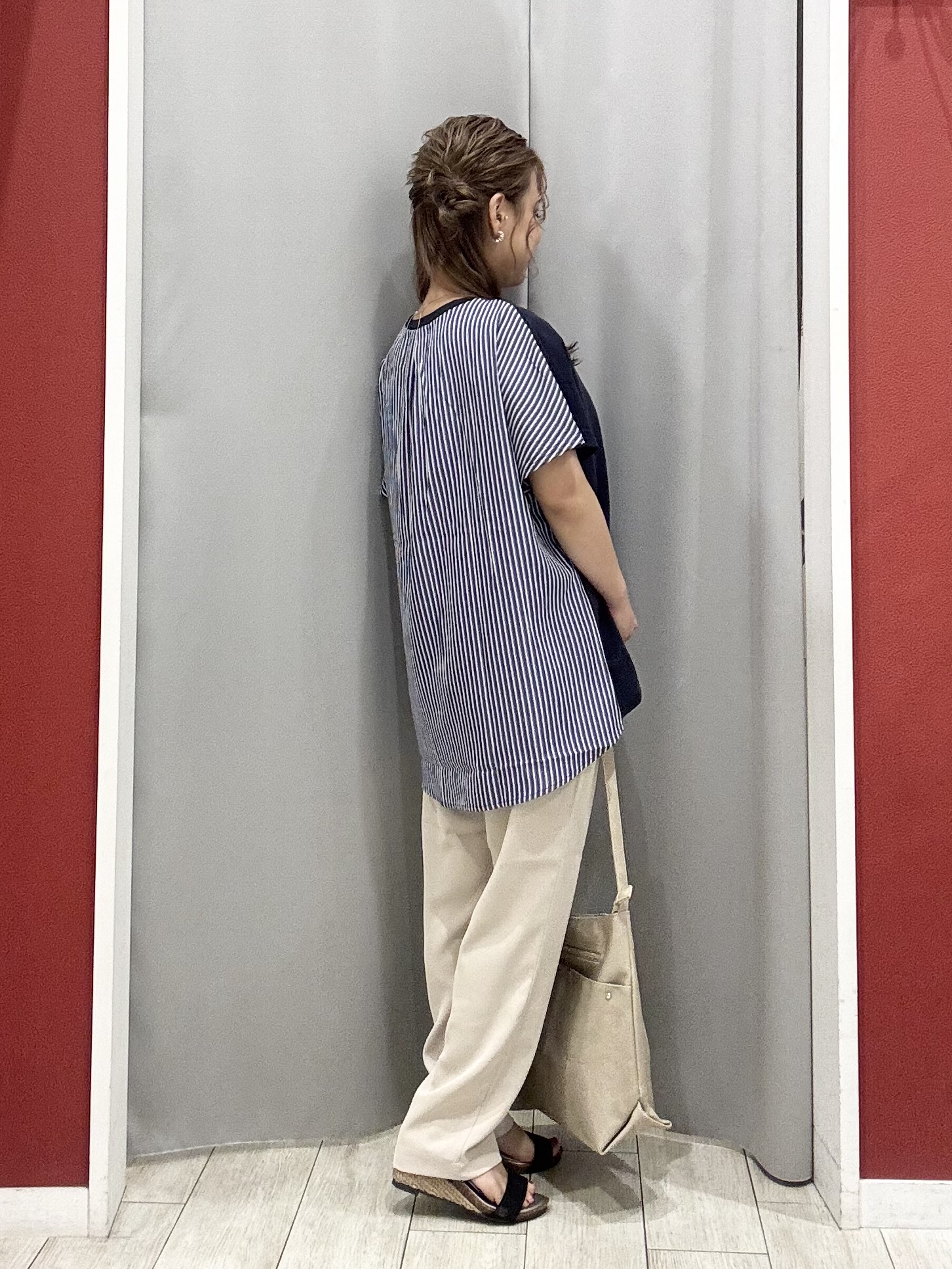 shioさんの「SHOO･LA･RUE｜【体型カバー/S-LL】インせず着られる 前後素材切替Tシャツ」を使ったコーディネート