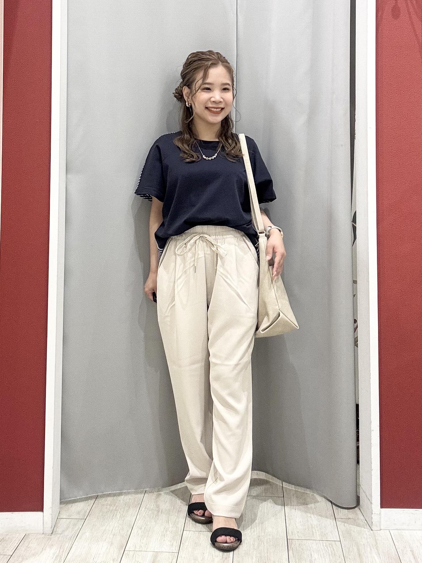shioさんの「SHOO･LA･RUE｜【体型カバー/S-LL】インせず着られる 前後素材切替Tシャツ」を使ったコーディネート