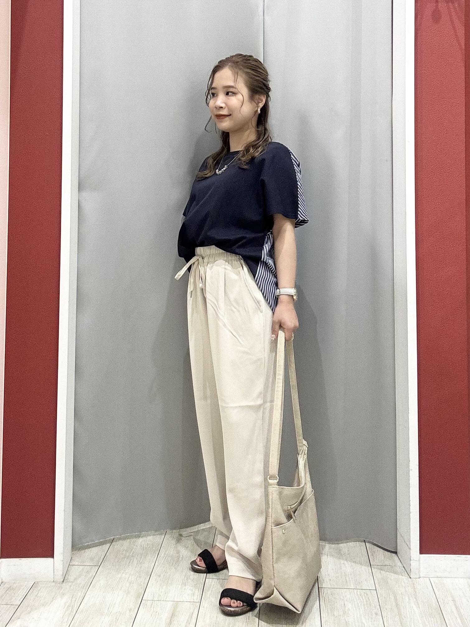 shioさんの「SHOO･LA･RUE｜【体型カバー/S-LL】インせず着られる 前後素材切替Tシャツ」を使ったコーディネート