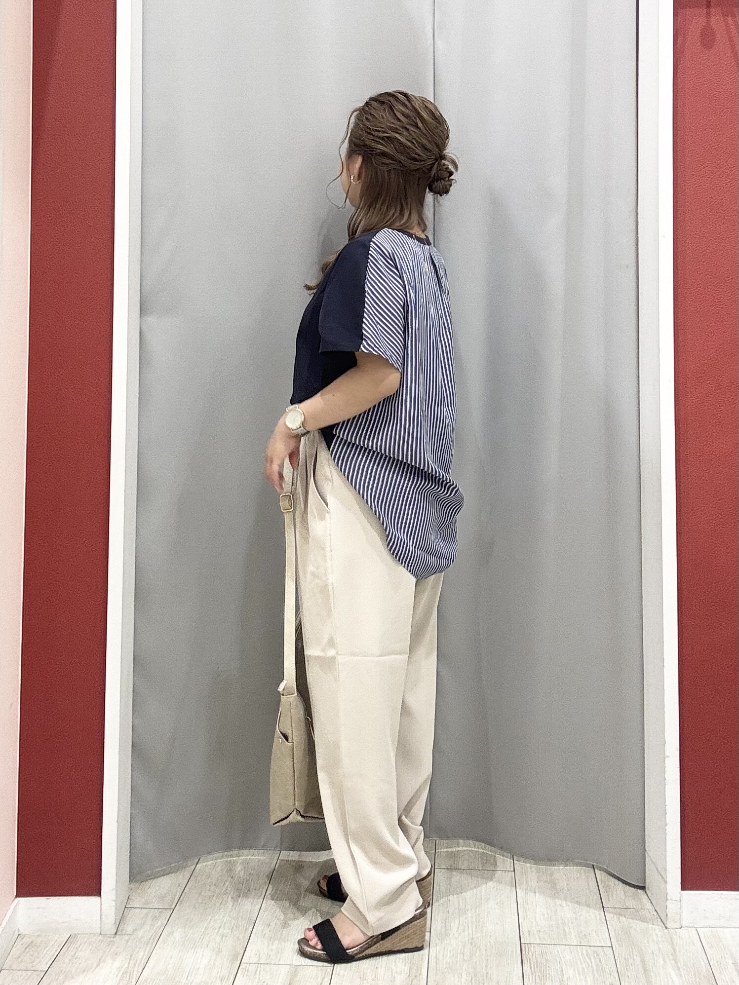shioさんの「SHOO･LA･RUE｜【体型カバー/S-LL】インせず着られる 前後素材切替Tシャツ」を使ったコーディネート