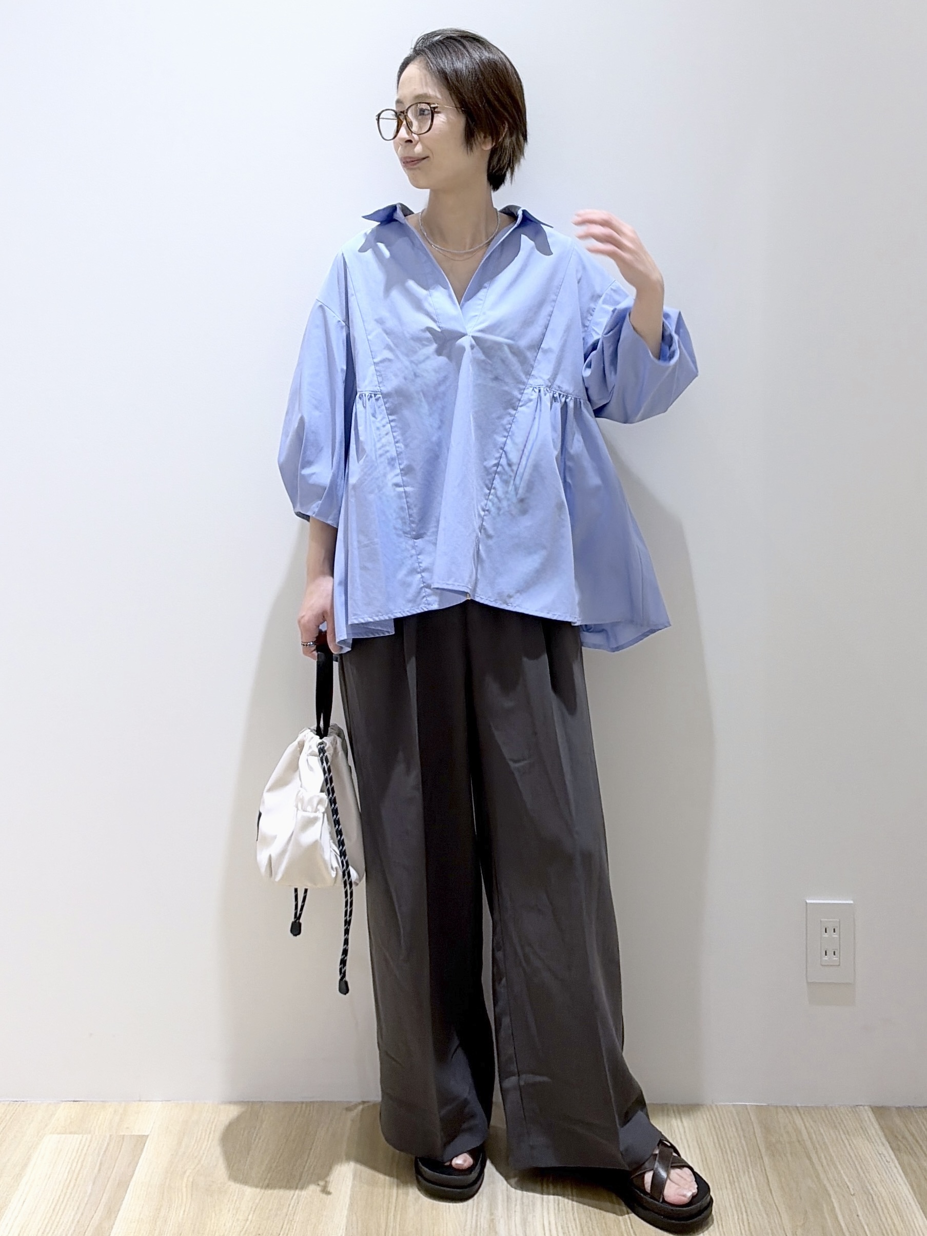 えりさんの「OPAQUE.CLIP｜スキッパーペプラムブラウス【洗濯機OK】」を使ったコーディネート
