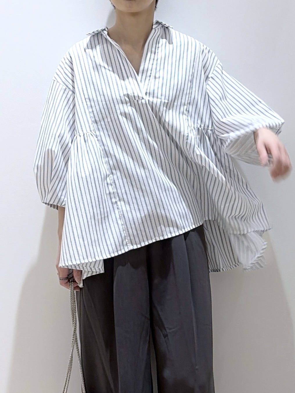 えりさんの「OPAQUE.CLIP｜スキッパーペプラムブラウス【洗濯機OK】」を使ったコーディネート