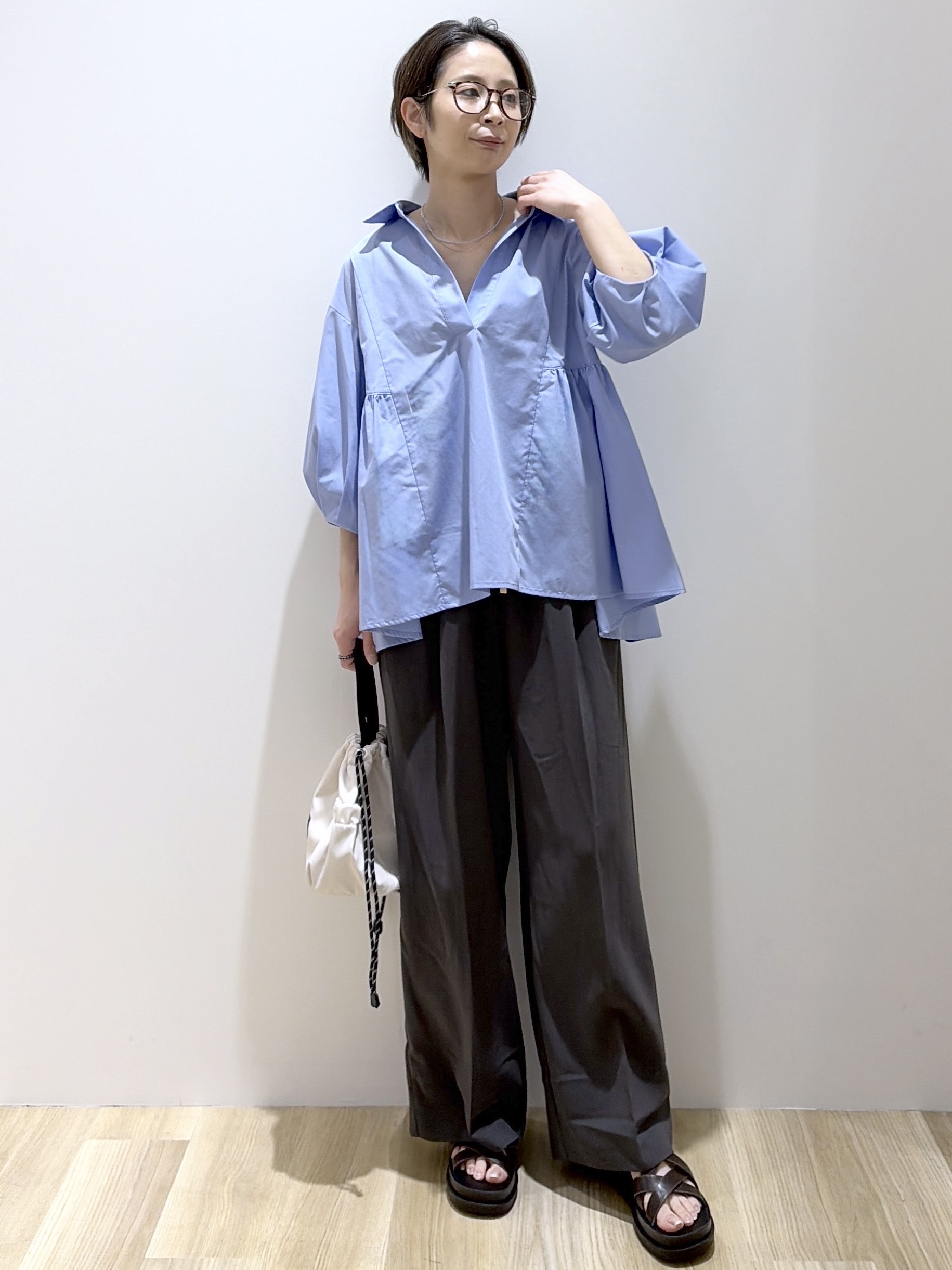 えりさんの「OPAQUE.CLIP｜スキッパーペプラムブラウス【洗濯機OK】」を使ったコーディネート