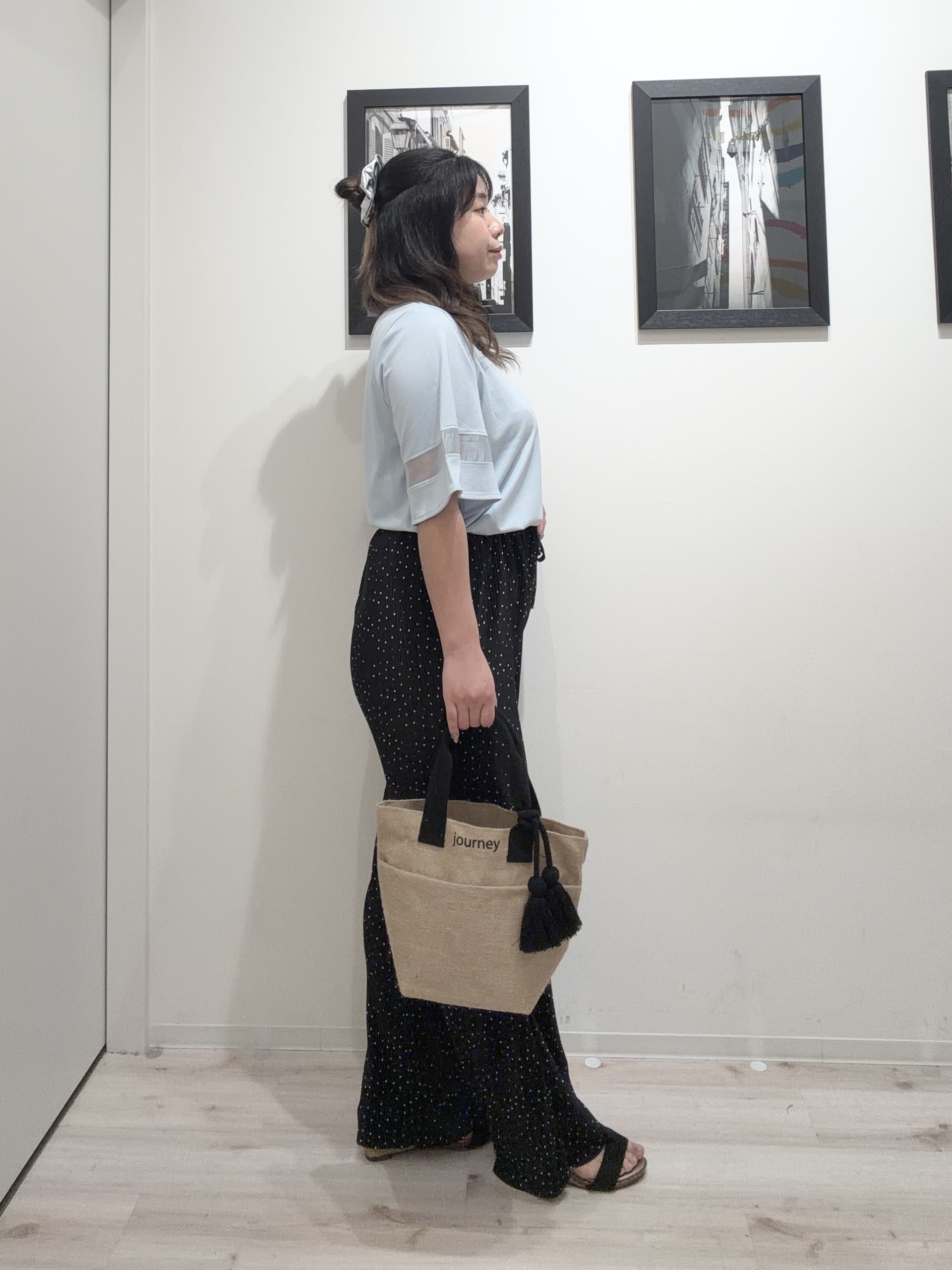 まちゃんなちゃんさんの「SHOO･LA･RUE｜【洗濯機後しわになりにくい/S-LL】お袖のシアーで抜け感プラス 二の腕隠せるフレアスリーブトップス」を使ったコーディネート