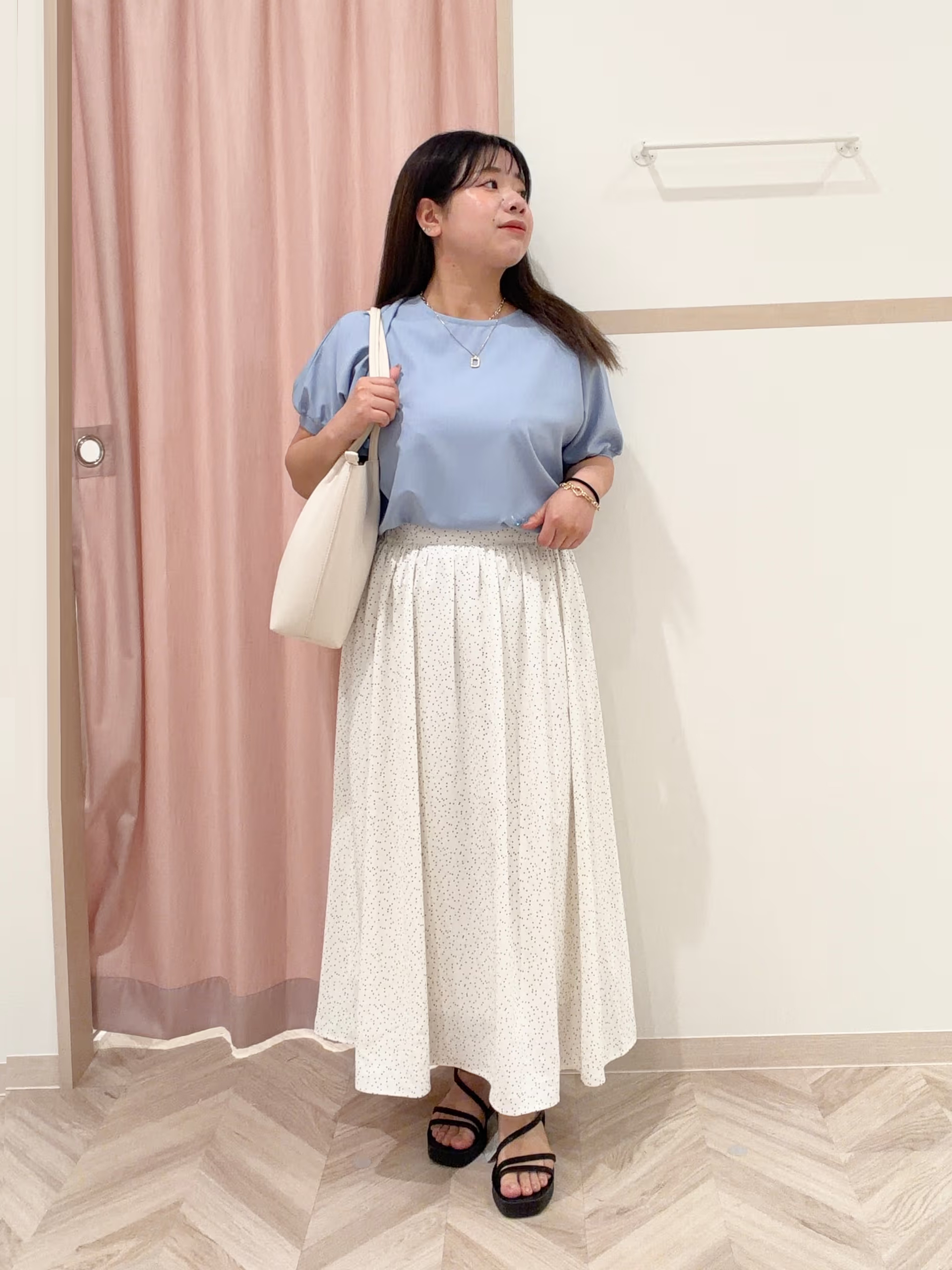 まちゃんなちゃんさんの「SHOO･LA･RUE｜【洗濯後しわになりにくい】インせず着られる さらっとタッチのドルマンブラウス」を使ったコーディネート