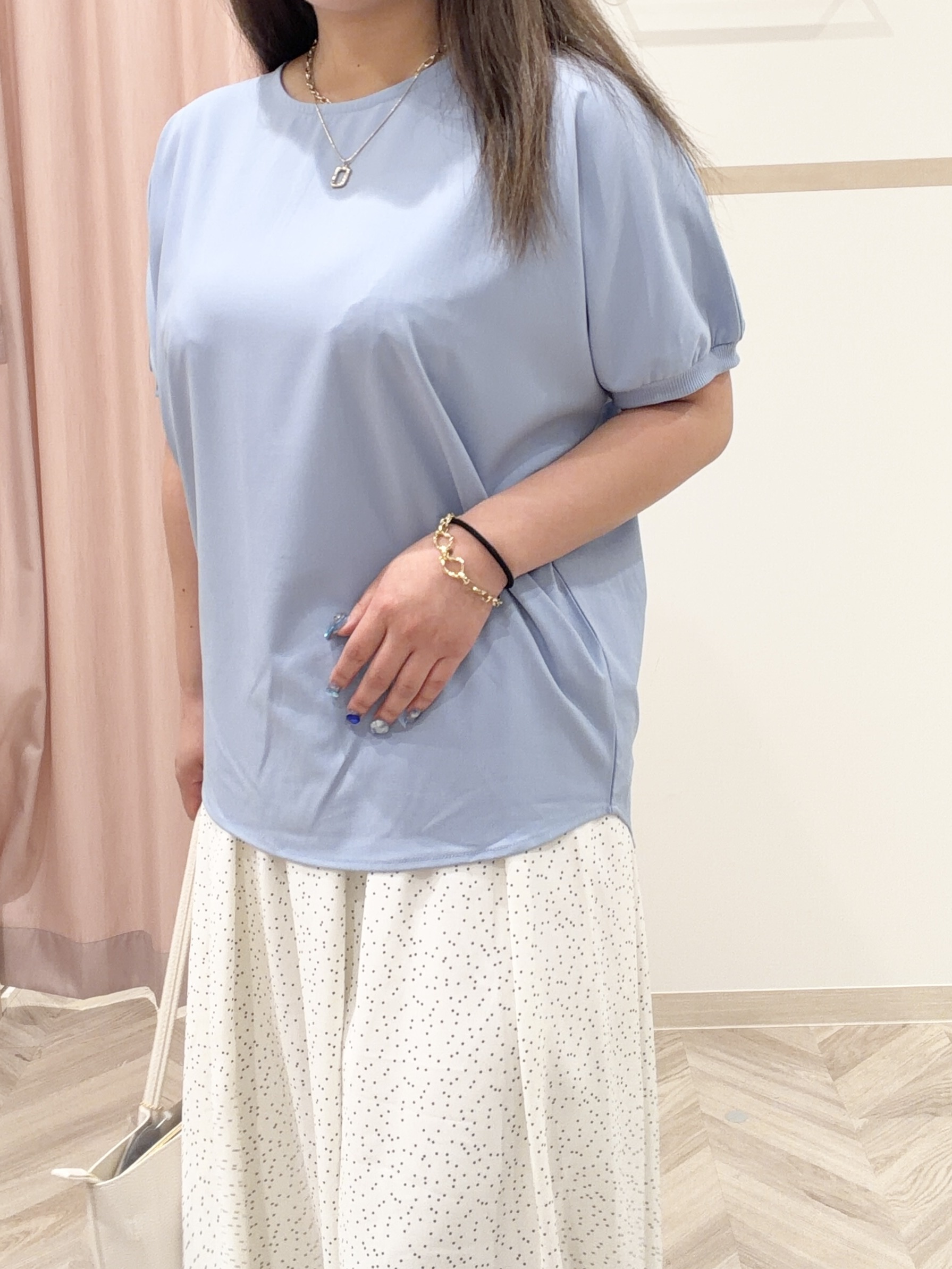 まちゃんなちゃんさんの「SHOO･LA･RUE｜【洗濯後しわになりにくい】インせず着られる さらっとタッチのドルマンブラウス」を使ったコーディネート