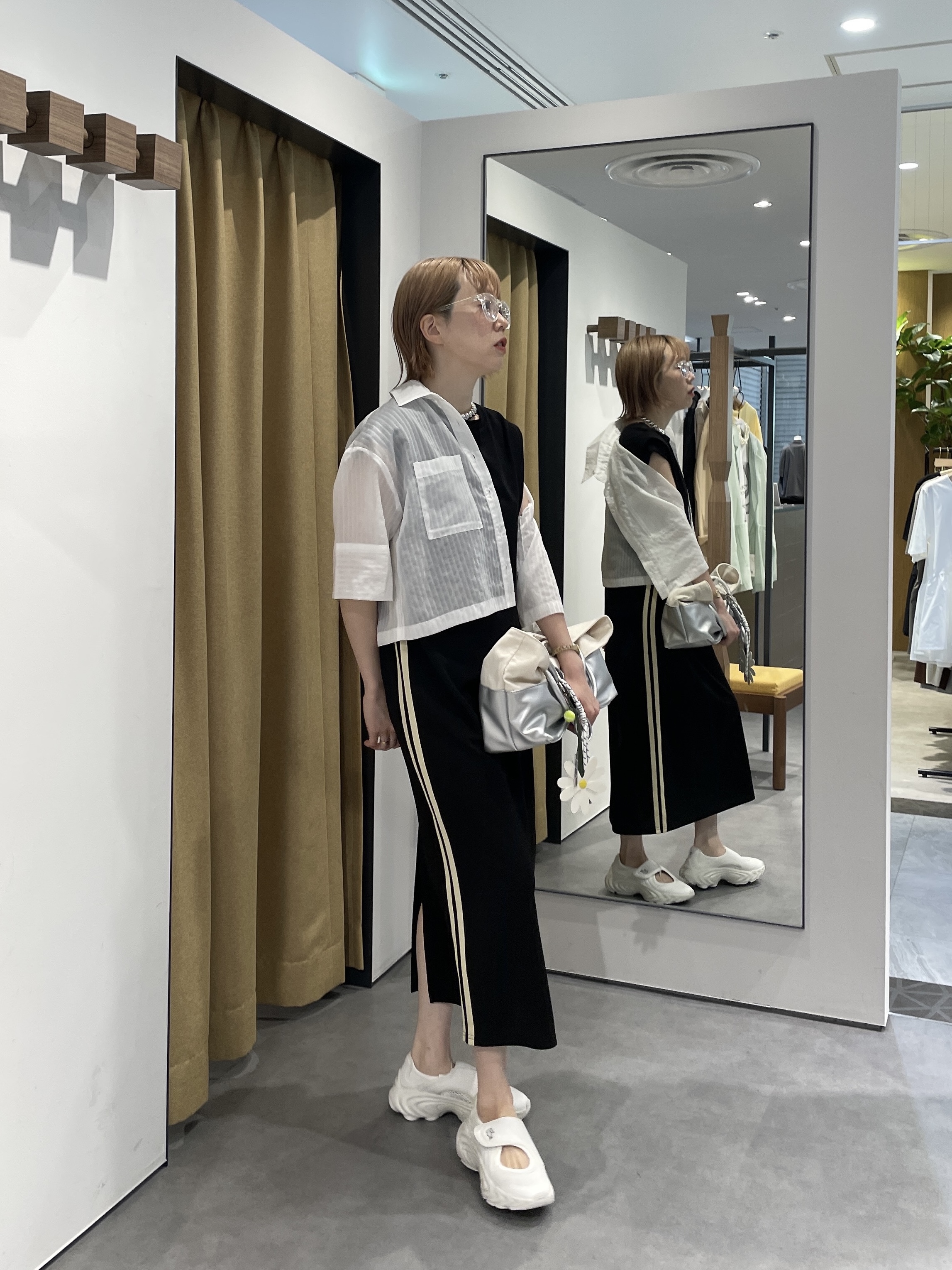 mikuさんの「INDIVI｜ボックスシルエットシアーシャツ【接触冷感】」を使ったコーディネート