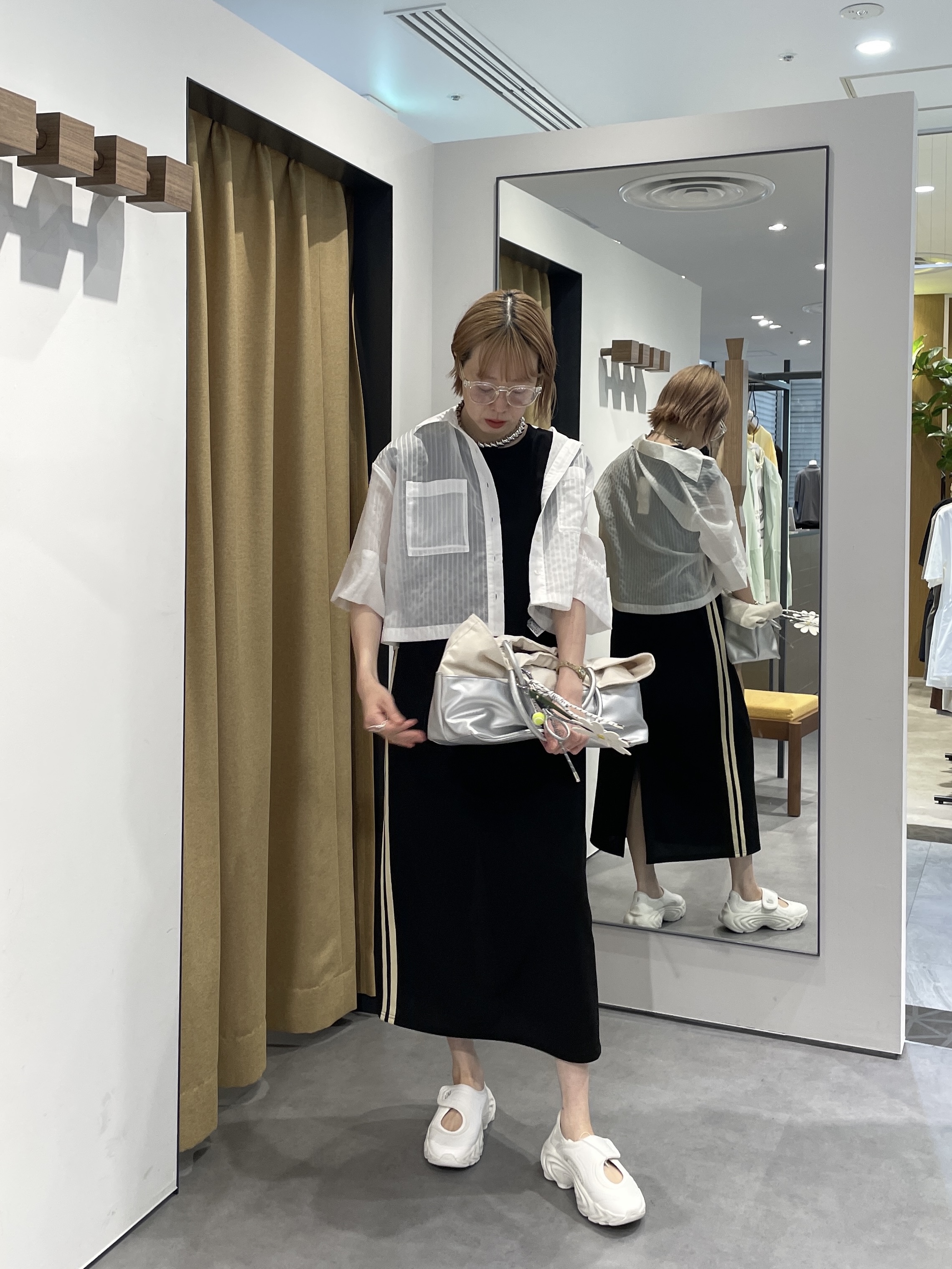 mikuさんの「INDIVI｜ボックスシルエットシアーシャツ【接触冷感】」を使ったコーディネート