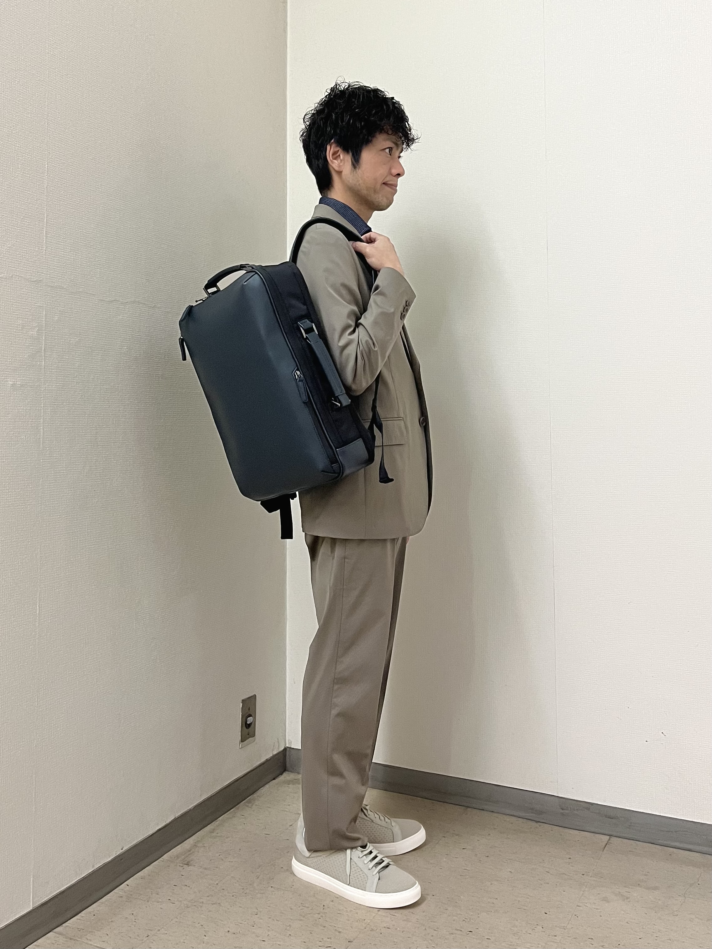 URAさんの「TAKEO KIKUCHI｜【360&deg;ストレッチ／軽量】None Of Stress ライト ジャケット（セットアップ対応）」を使ったコーディネート
