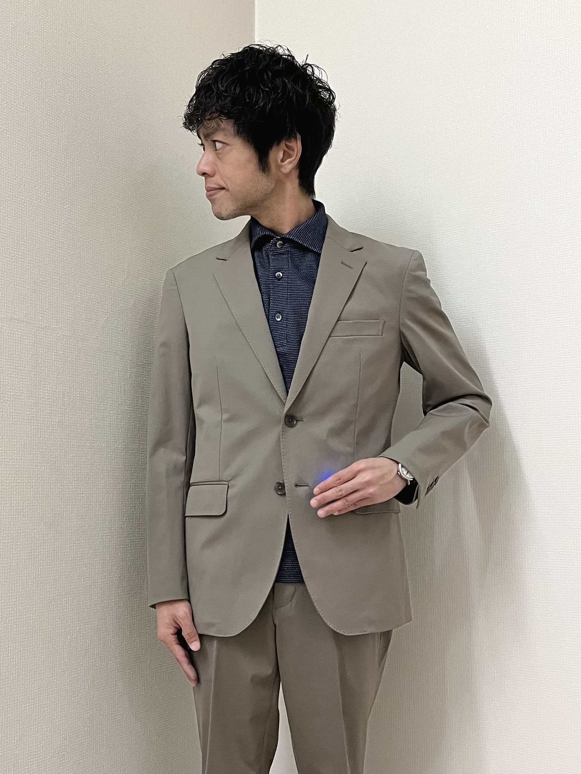 URAさんの「TAKEO KIKUCHI｜【360&deg;ストレッチ／軽量】None Of Stress ライト ジャケット（セットアップ対応）」を使ったコーディネート