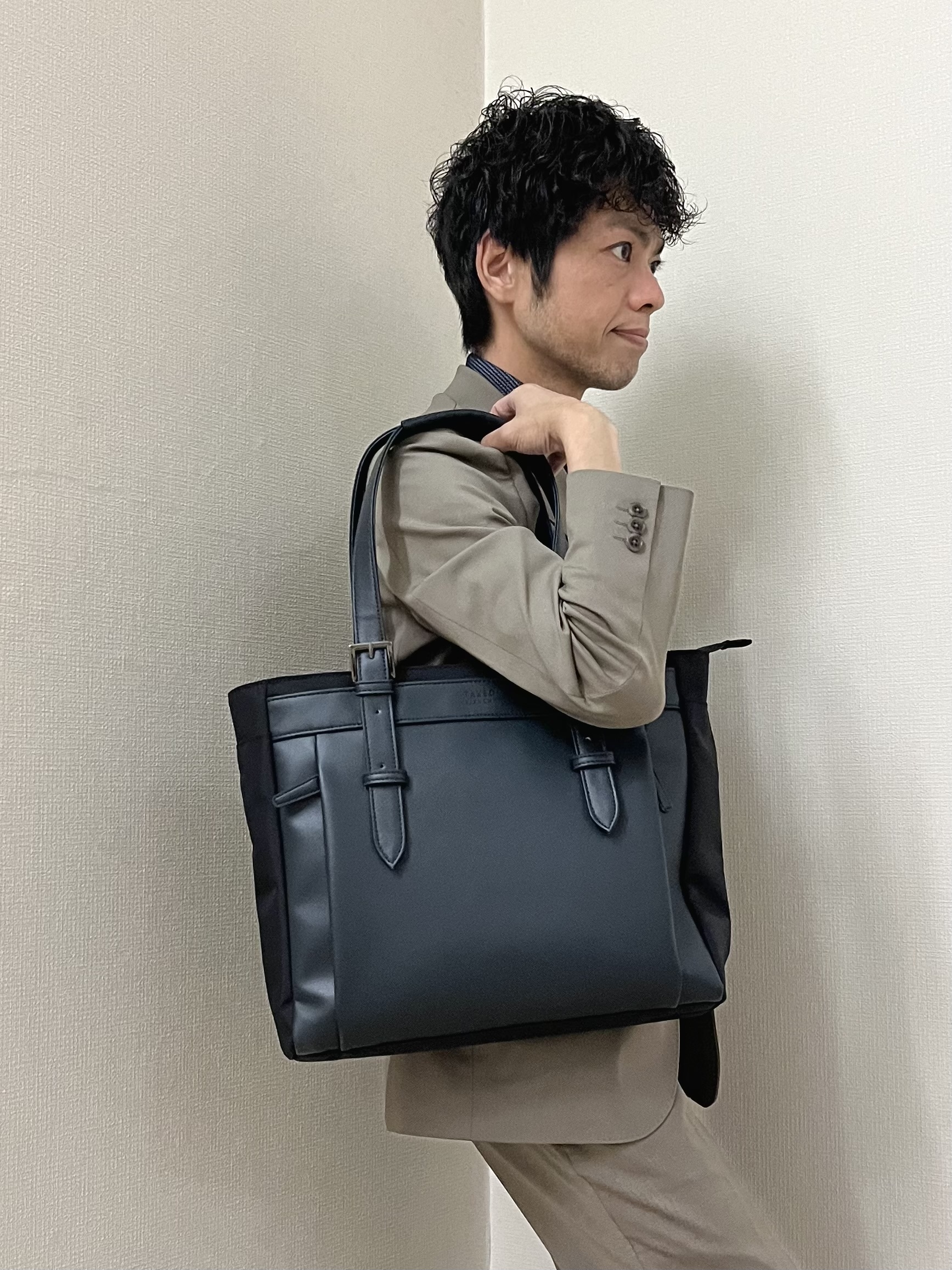 URAさんの「TAKEO KIKUCHI｜【360&deg;ストレッチ／軽量】None Of Stress ライト ジャケット（セットアップ対応）」を使ったコーディネート
