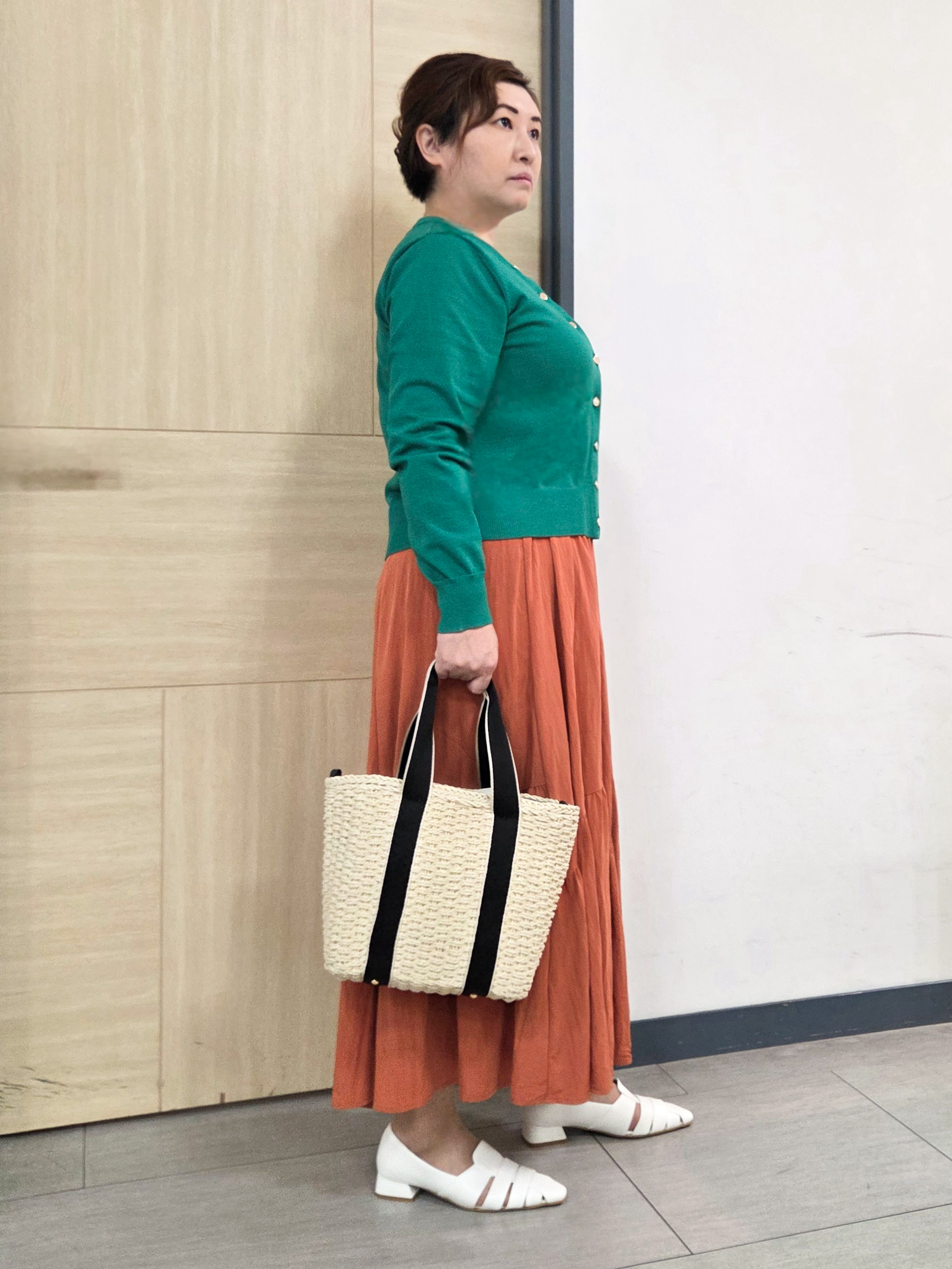 にゃみさんの「grove｜【UVカット/洗濯機で洗える】メタルボタンクルーネックカーディガン」を使ったコーディネート