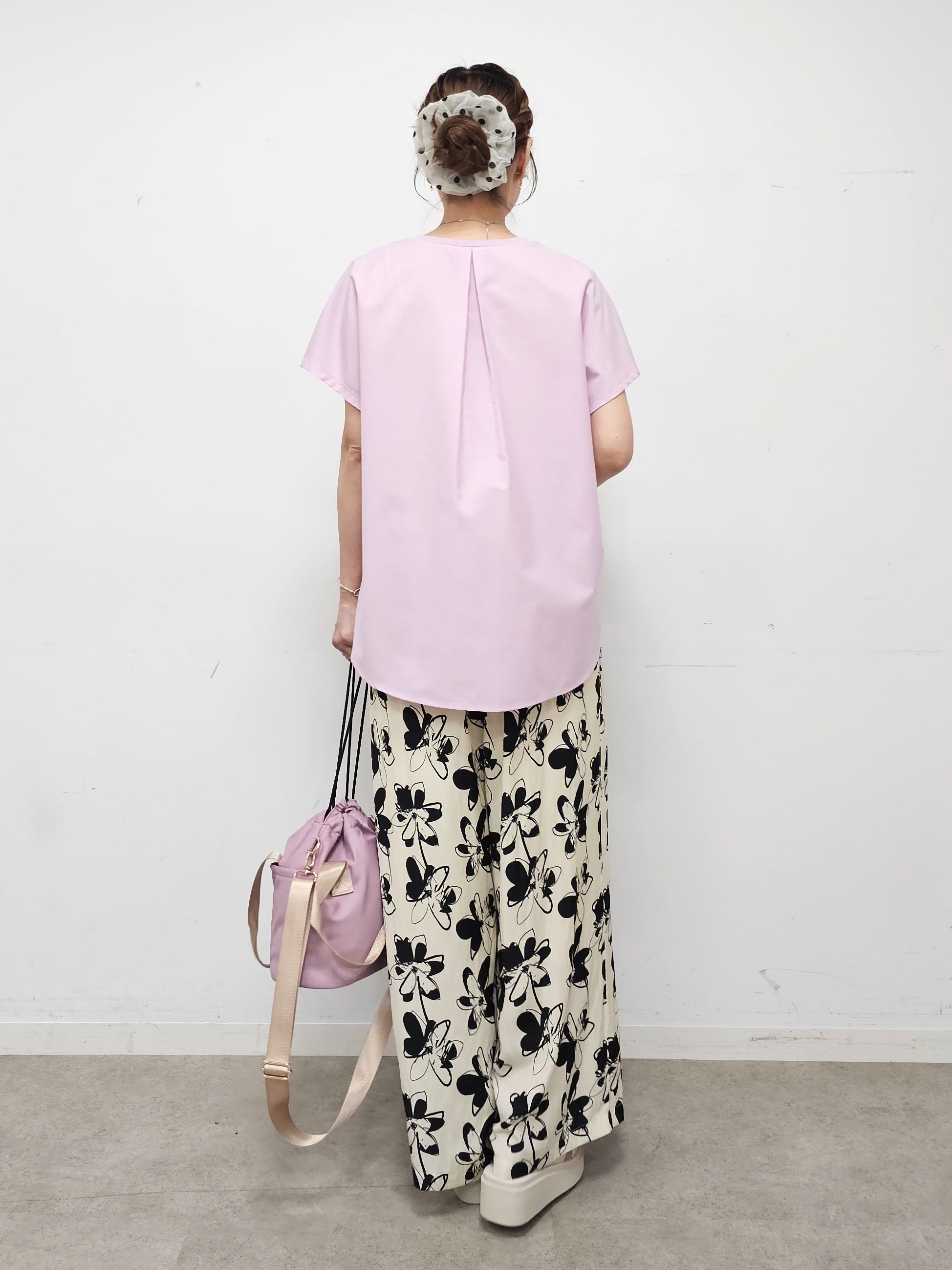 ゆゆさんの「SHOO･LA･RUE｜【体型カバー/S-LL】インせず着られる 前後素材切替Tシャツ」を使ったコーディネート