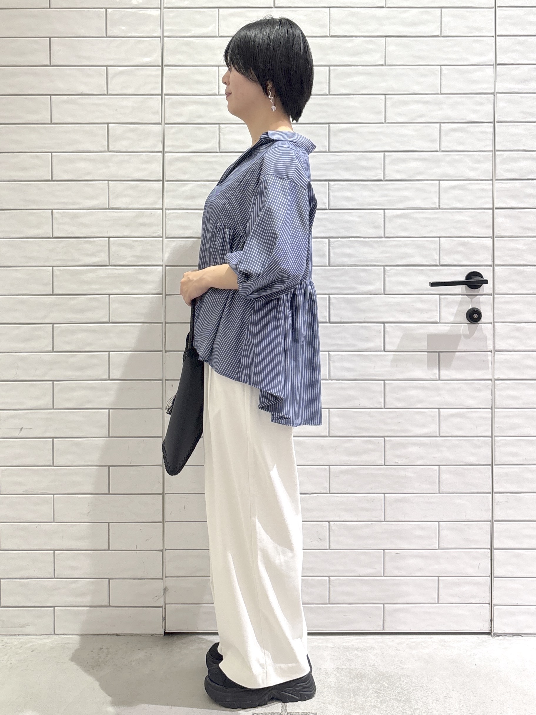 ayumiさんの「OPAQUE.CLIP｜スキッパーペプラムブラウス【洗濯機OK】」を使ったコーディネート