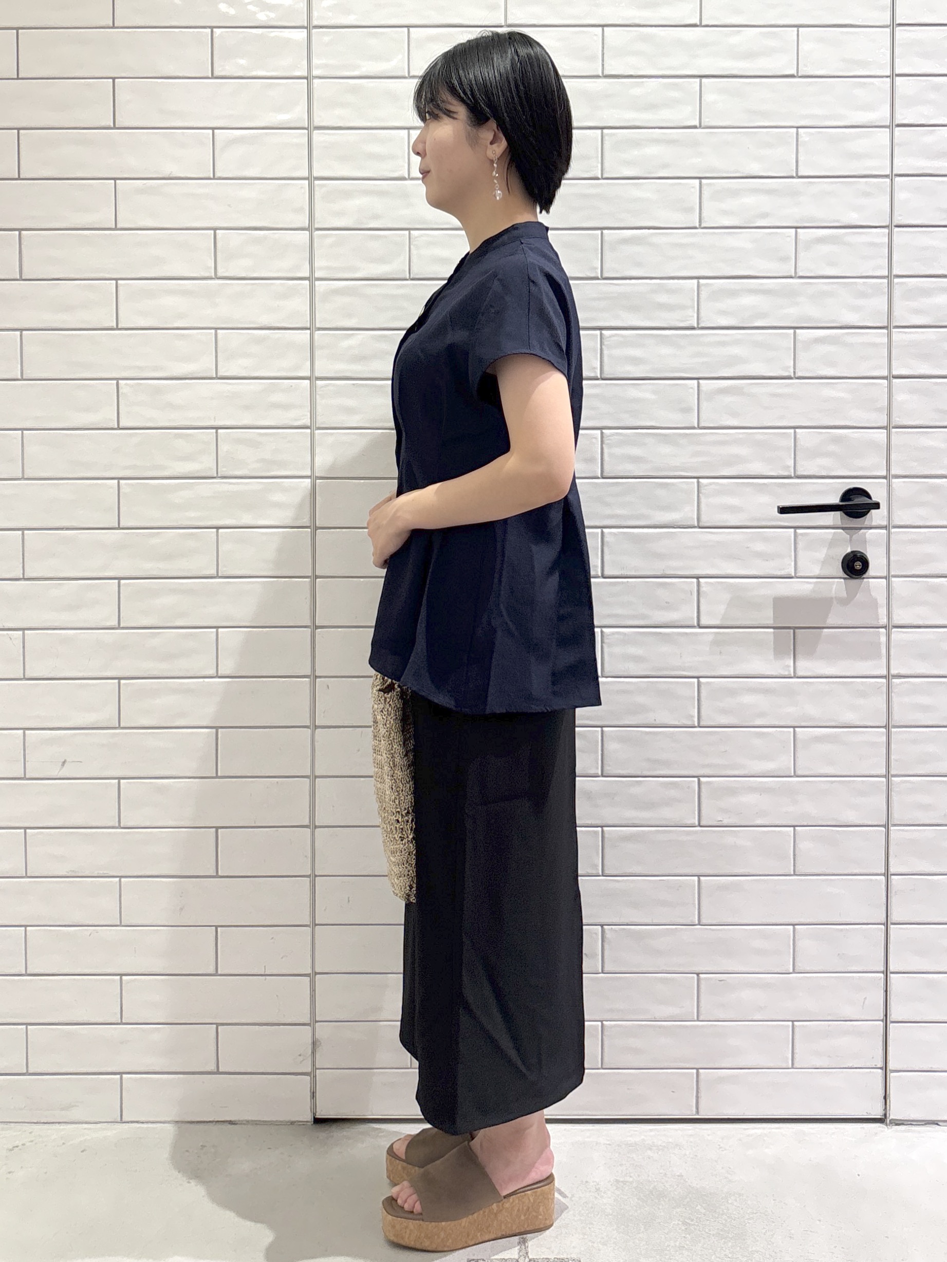 ayumiさんの「OPAQUE.CLIP｜【接触冷感／吸水速乾】リネンライク タックフレンチスリーブブラウス《洗濯機OK》」を使ったコーディネート