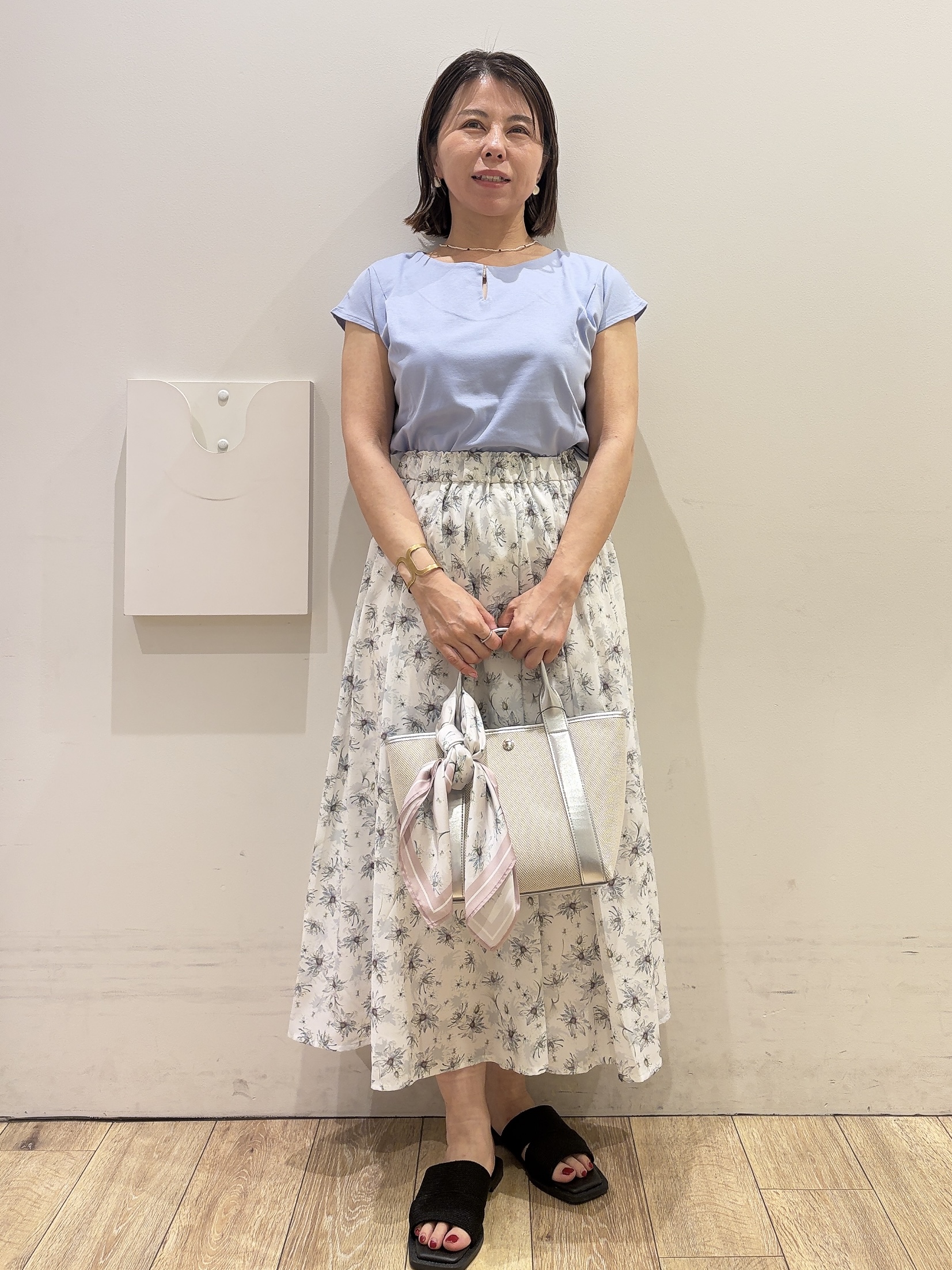 YUKOさんの「index｜◆【日比谷花壇コラボ】ニゲラ柄フレアスカート【防シワ／洗濯機OK】」を使ったコーディネート