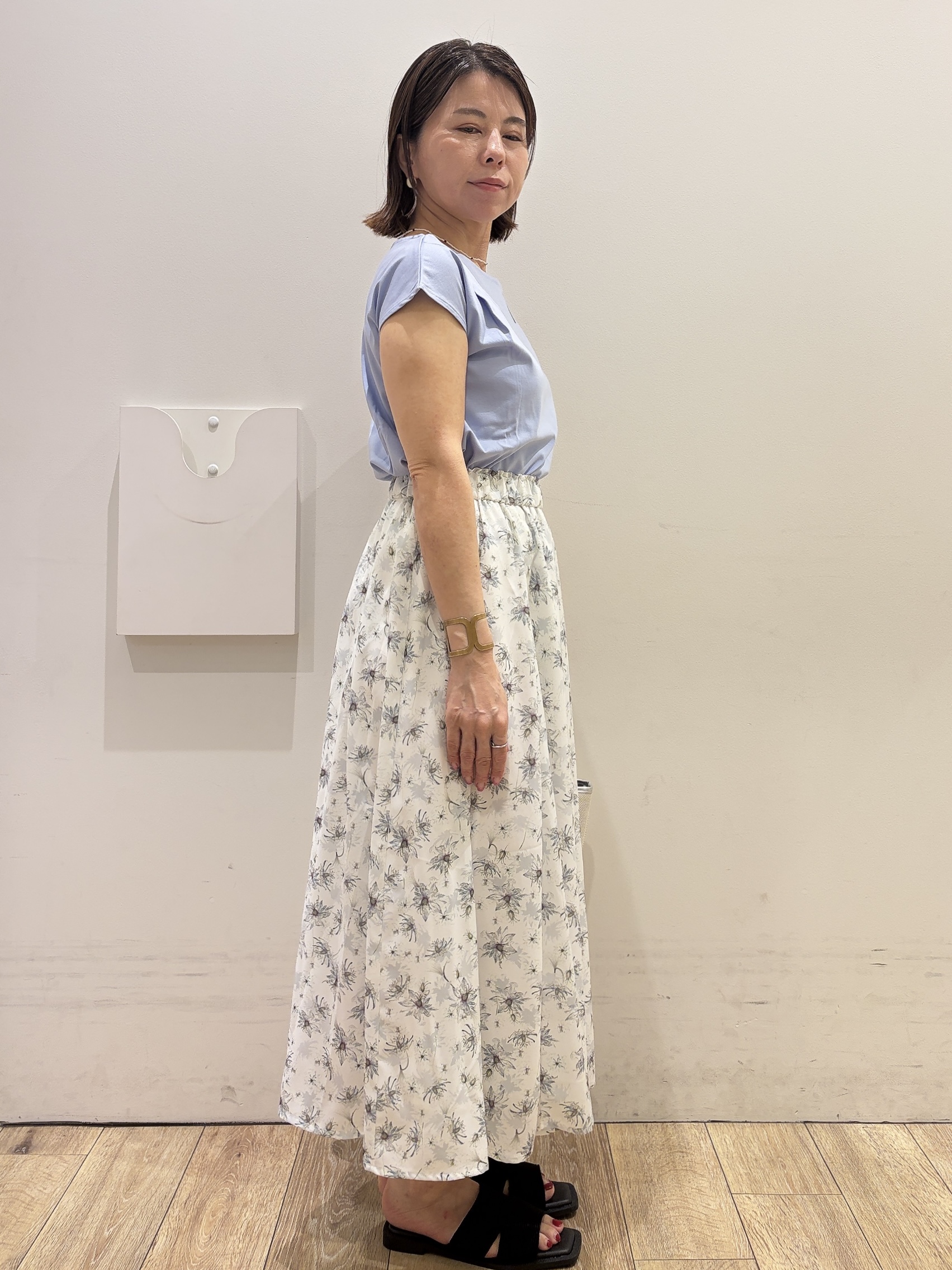 YUKOさんの「index｜◆【日比谷花壇コラボ】ニゲラ柄フレアスカート【防シワ／洗濯機OK】」を使ったコーディネート