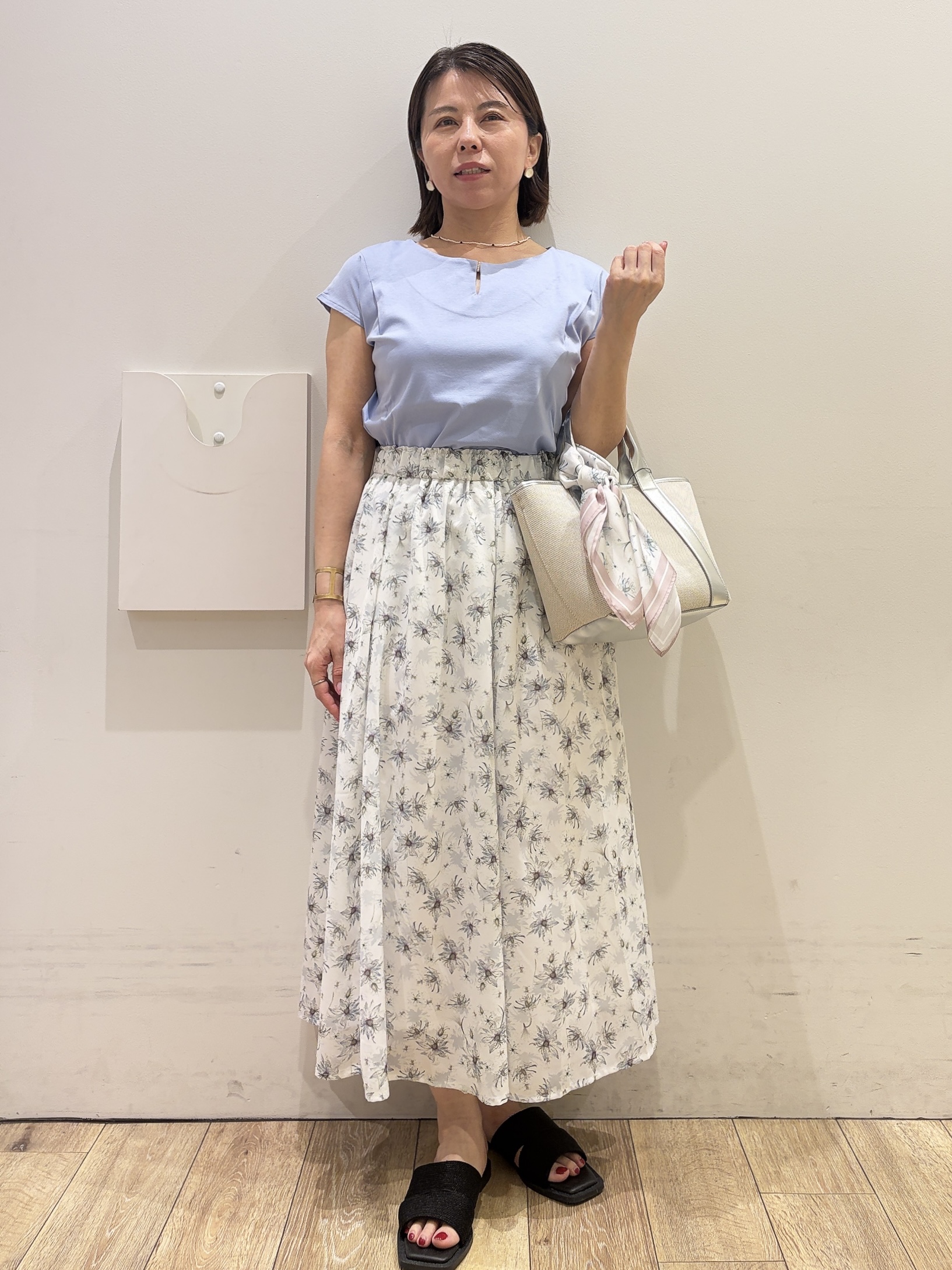 YUKOさんの「index｜◆【日比谷花壇コラボ】ニゲラ柄フレアスカート【防シワ／洗濯機OK】」を使ったコーディネート