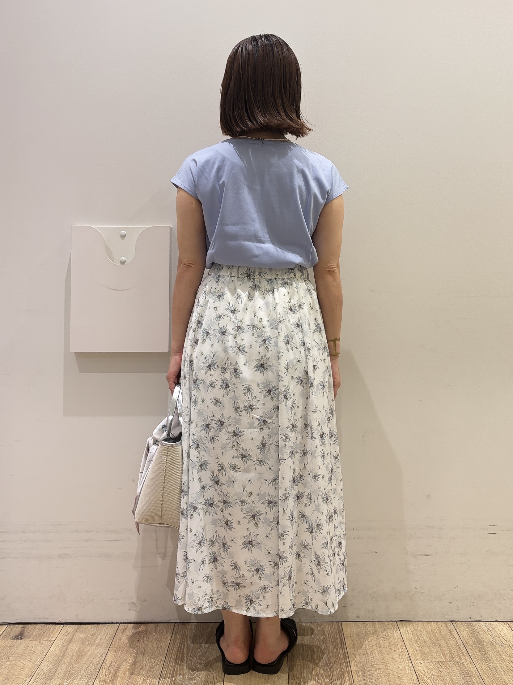 YUKOさんの「index｜◆【日比谷花壇コラボ】ニゲラ柄フレアスカート【防シワ／洗濯機OK】」を使ったコーディネート
