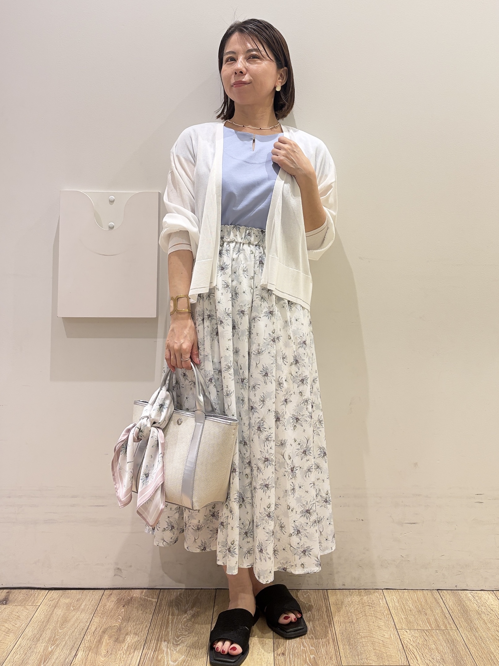 YUKOさんの「index｜◆【日比谷花壇コラボ】ニゲラ柄フレアスカート【防シワ／洗濯機OK】」を使ったコーディネート