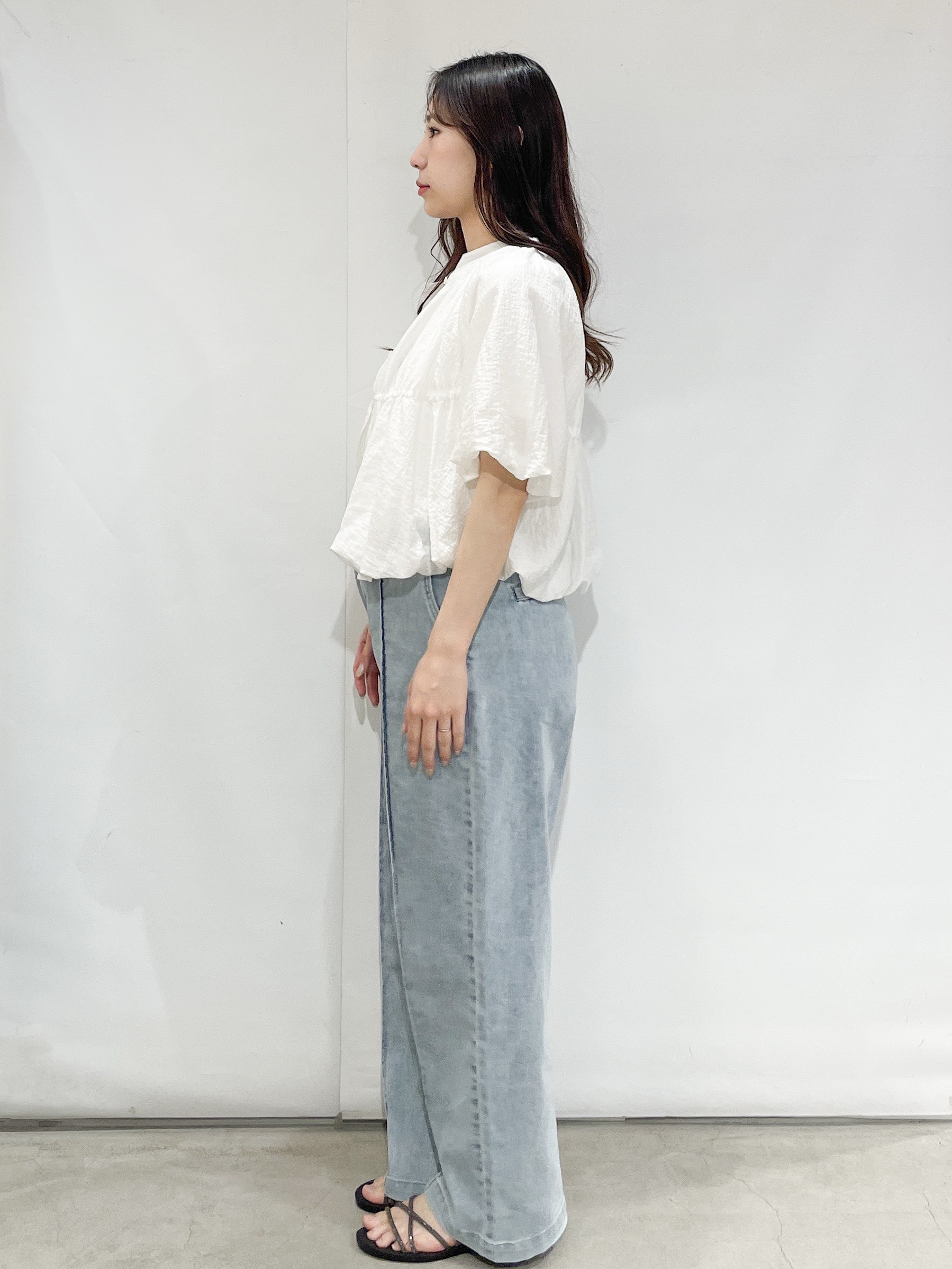 sayaさんの「OPAQUE.CLIP｜ロゴプリント刺繍アソートTシャツ【洗濯機OK】」を使ったコーディネート