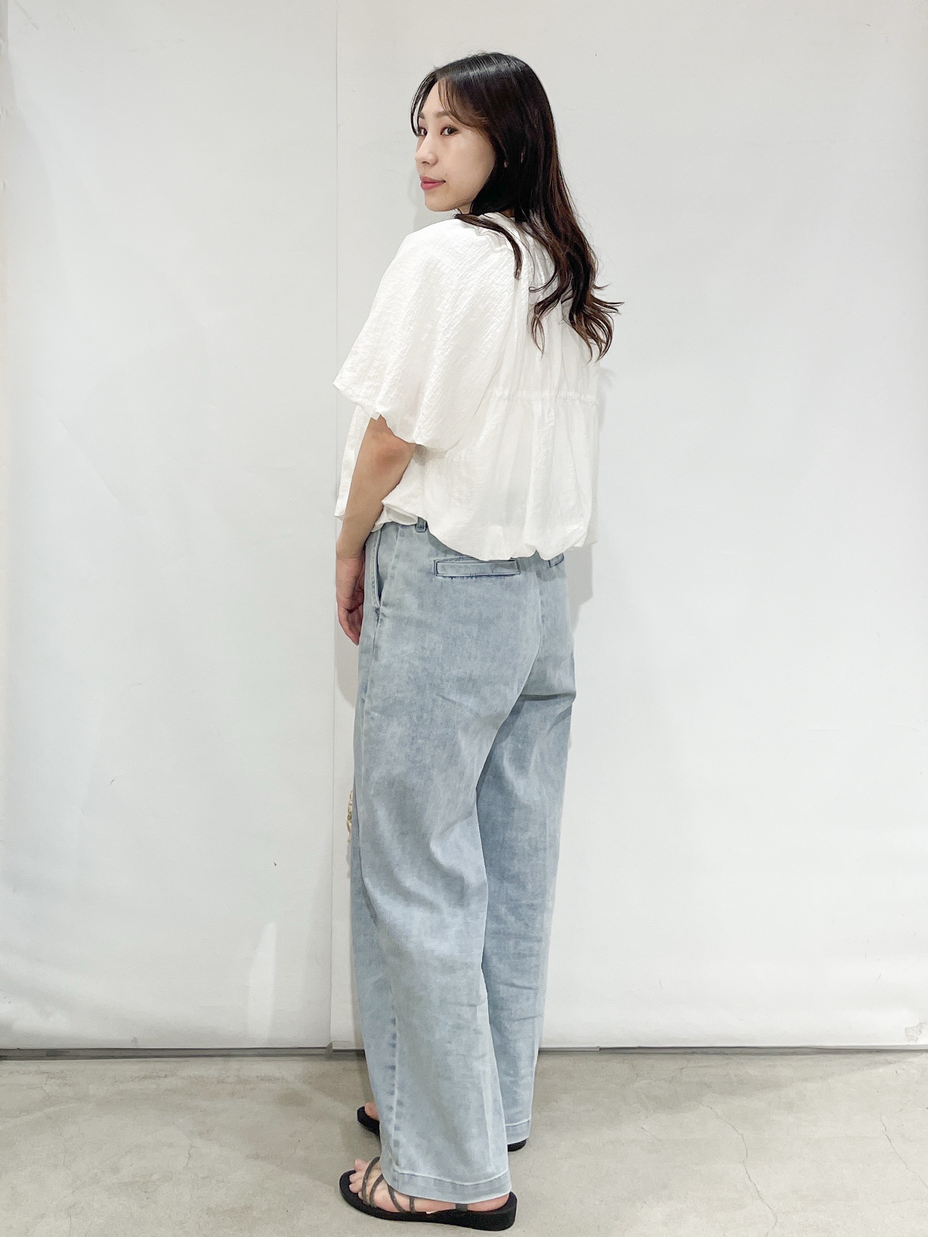 sayaさんの「OPAQUE.CLIP｜ロゴプリント刺繍アソートTシャツ【洗濯機OK】」を使ったコーディネート
