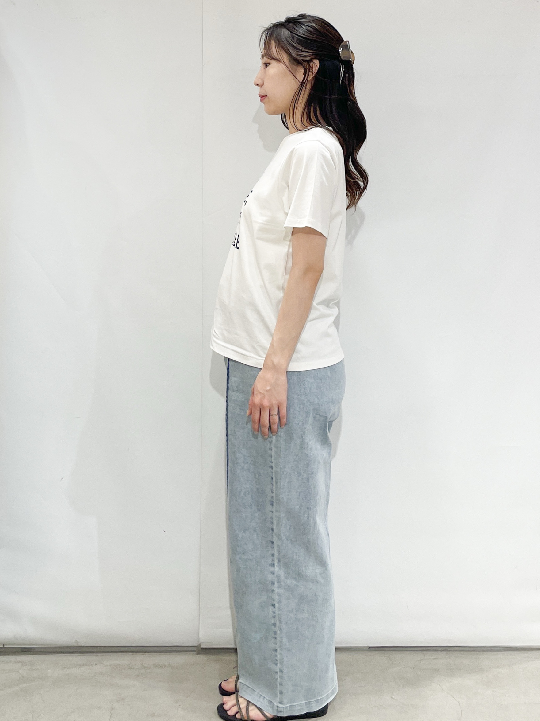 sayaさんの「OPAQUE.CLIP｜ロゴプリント刺繍アソートTシャツ【洗濯機OK】」を使ったコーディネート