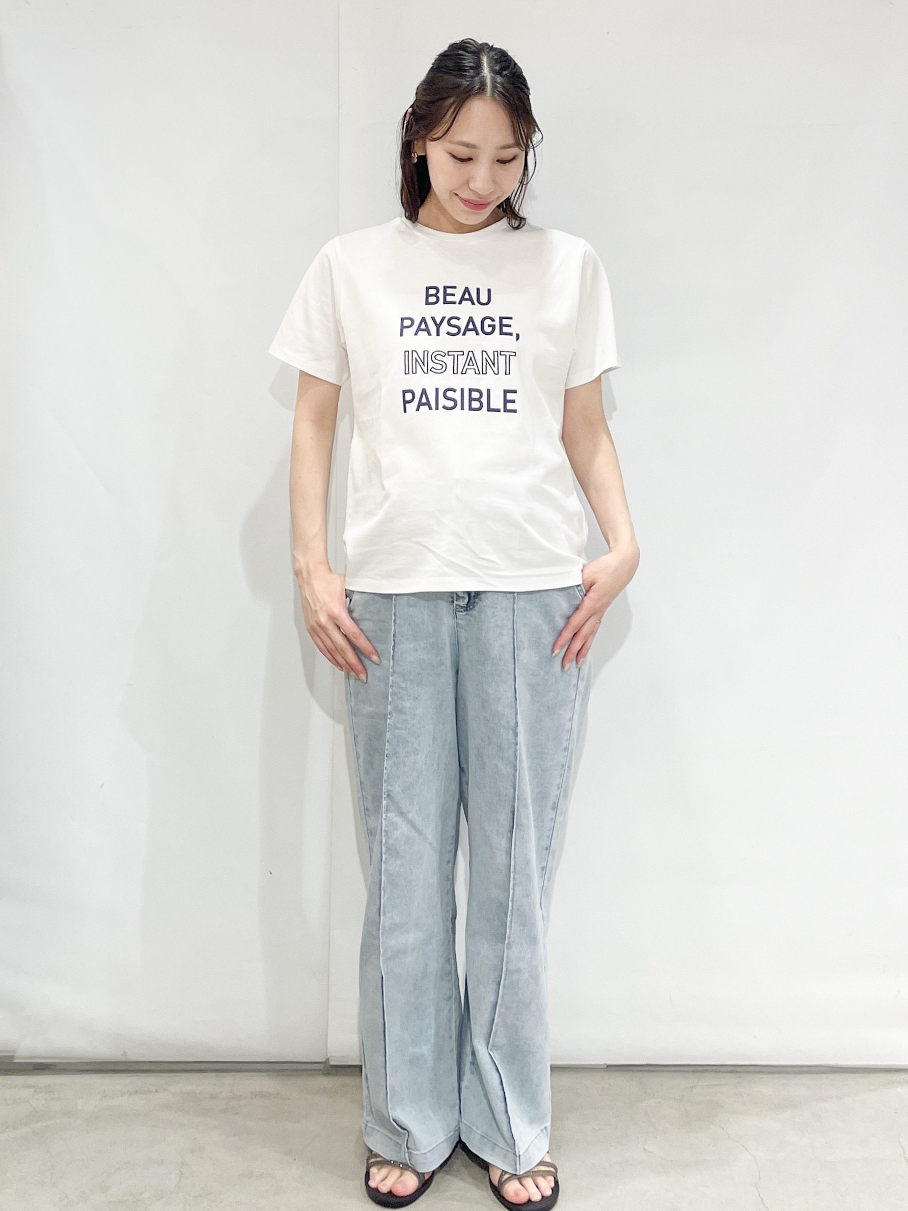 sayaさんの「OPAQUE.CLIP｜ロゴプリント刺繍アソートTシャツ【洗濯機OK】」を使ったコーディネート