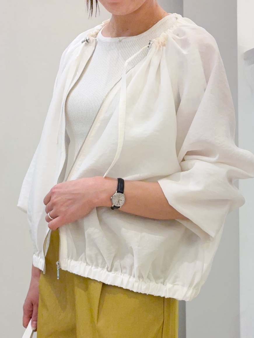kanakoさんの「grove｜気温調整にも◎ブラウス感覚で羽織れるシアーブルゾン」を使ったコーディネート